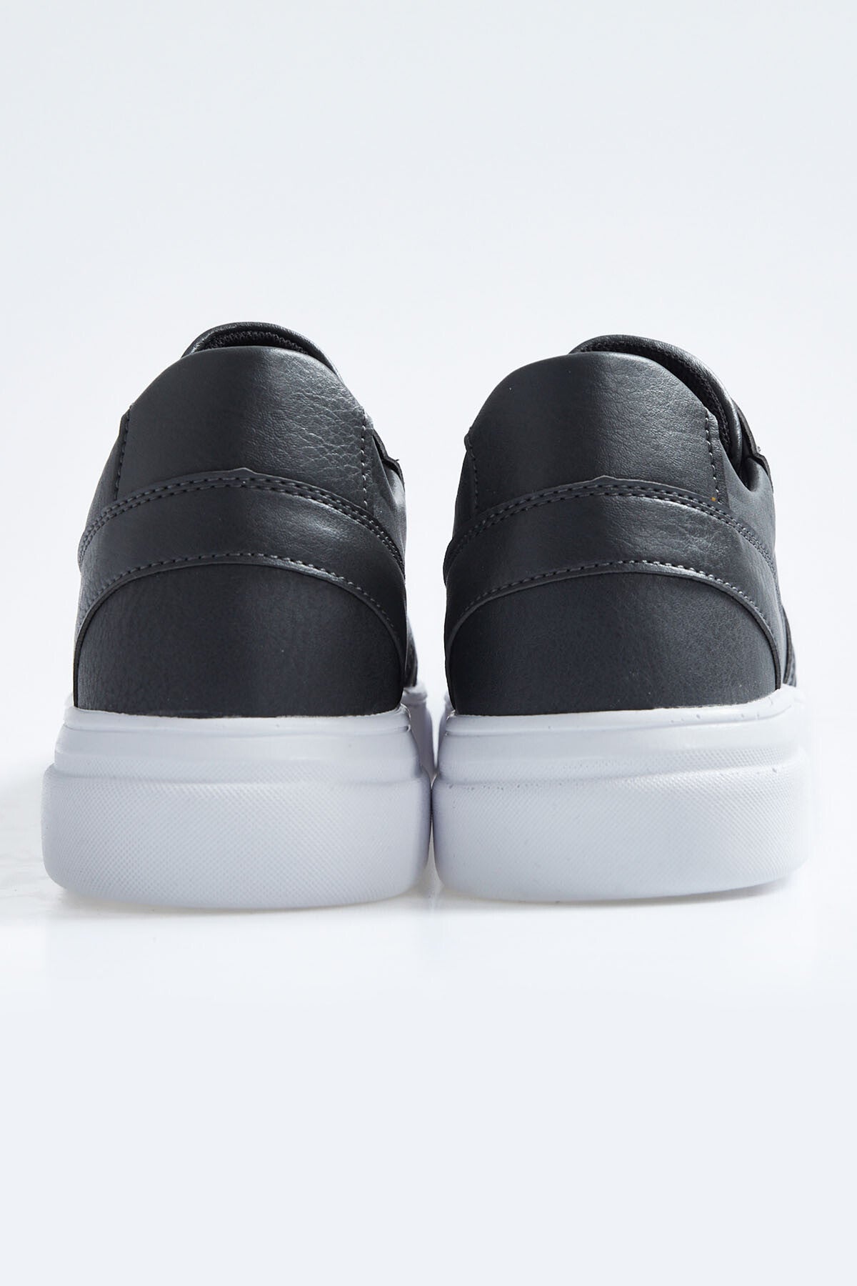 Fume Laced PU Leather with Holes for Men Sports Shoes - 89110