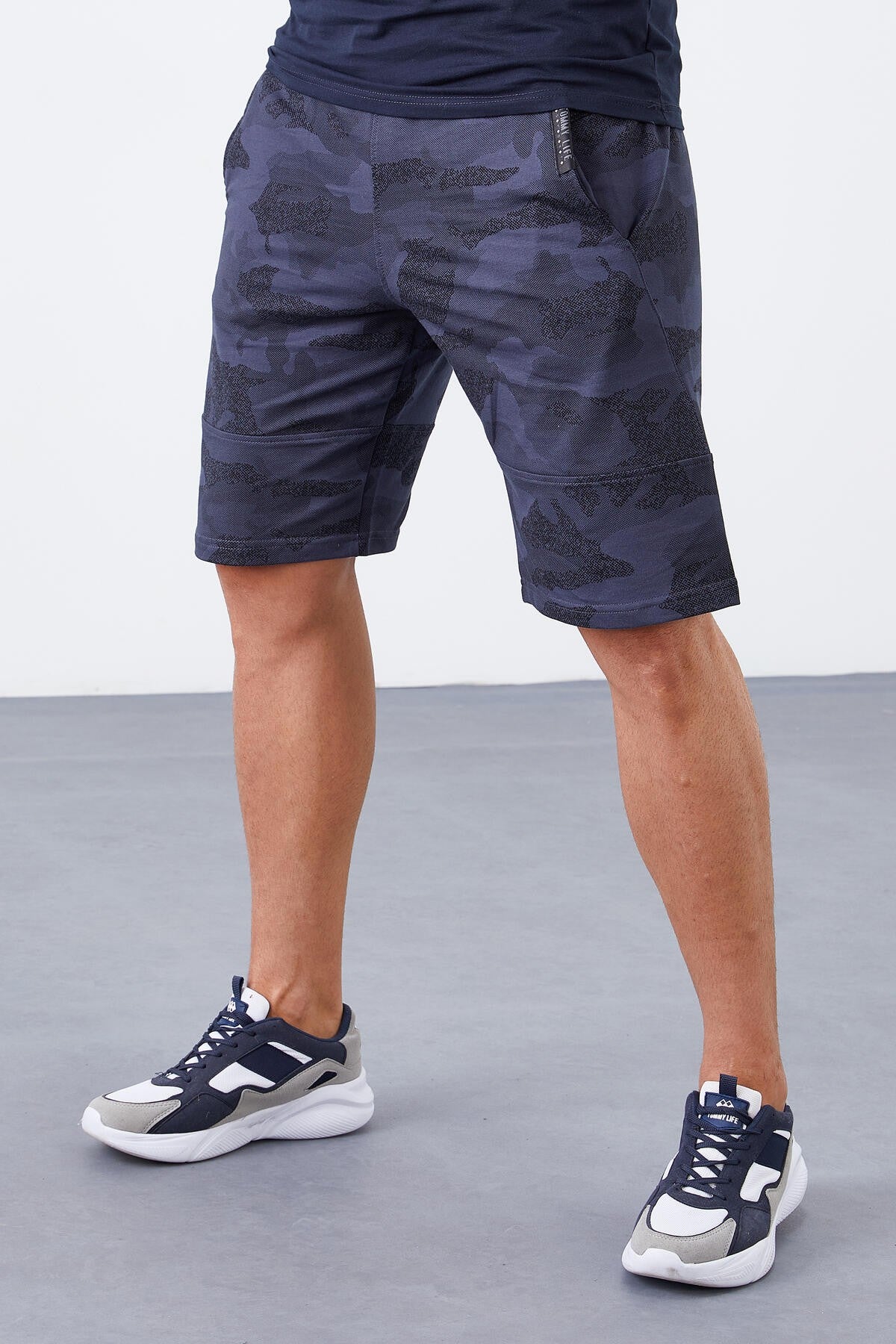 Smoke Camouflage Pattern Pocketed Standard Fit Men's Shorts - 81126