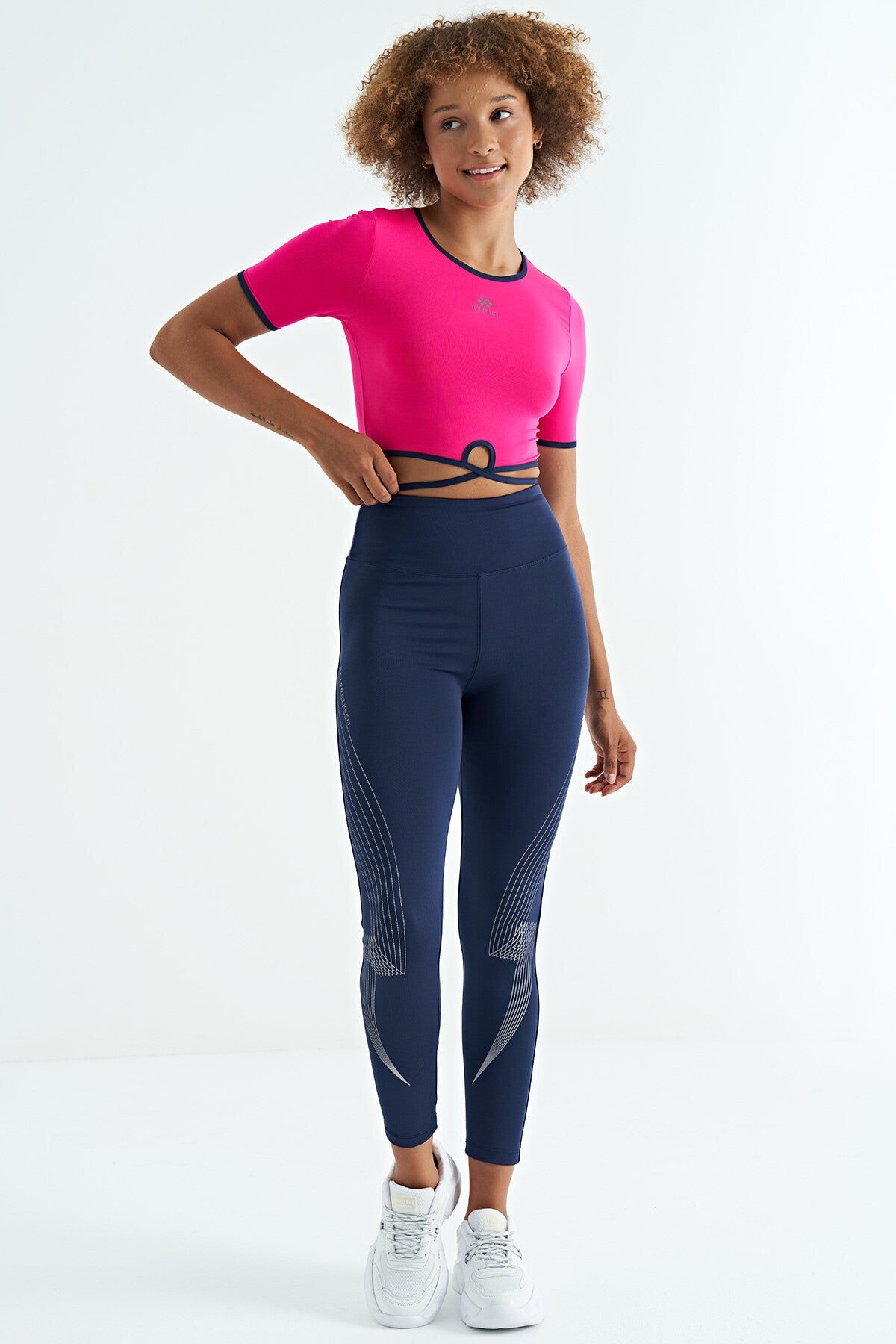 Fuchsia Tie-Waist Detailed O Neck Standard Cut Diving Fabric Women's Crop T-Shirt - 97266