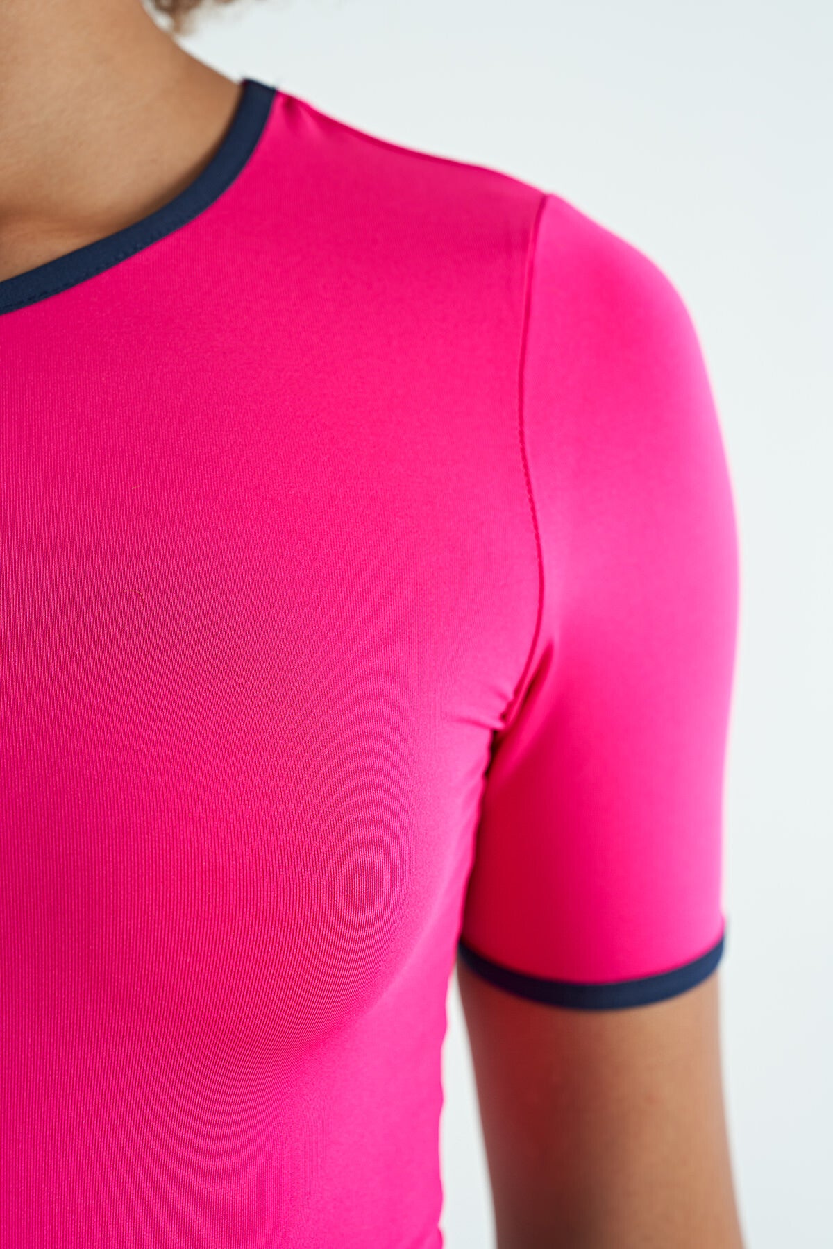 Fuchsia Tie-Waist Detailed O Neck Standard Cut Diving Fabric Women's Crop T-Shirt - 97266