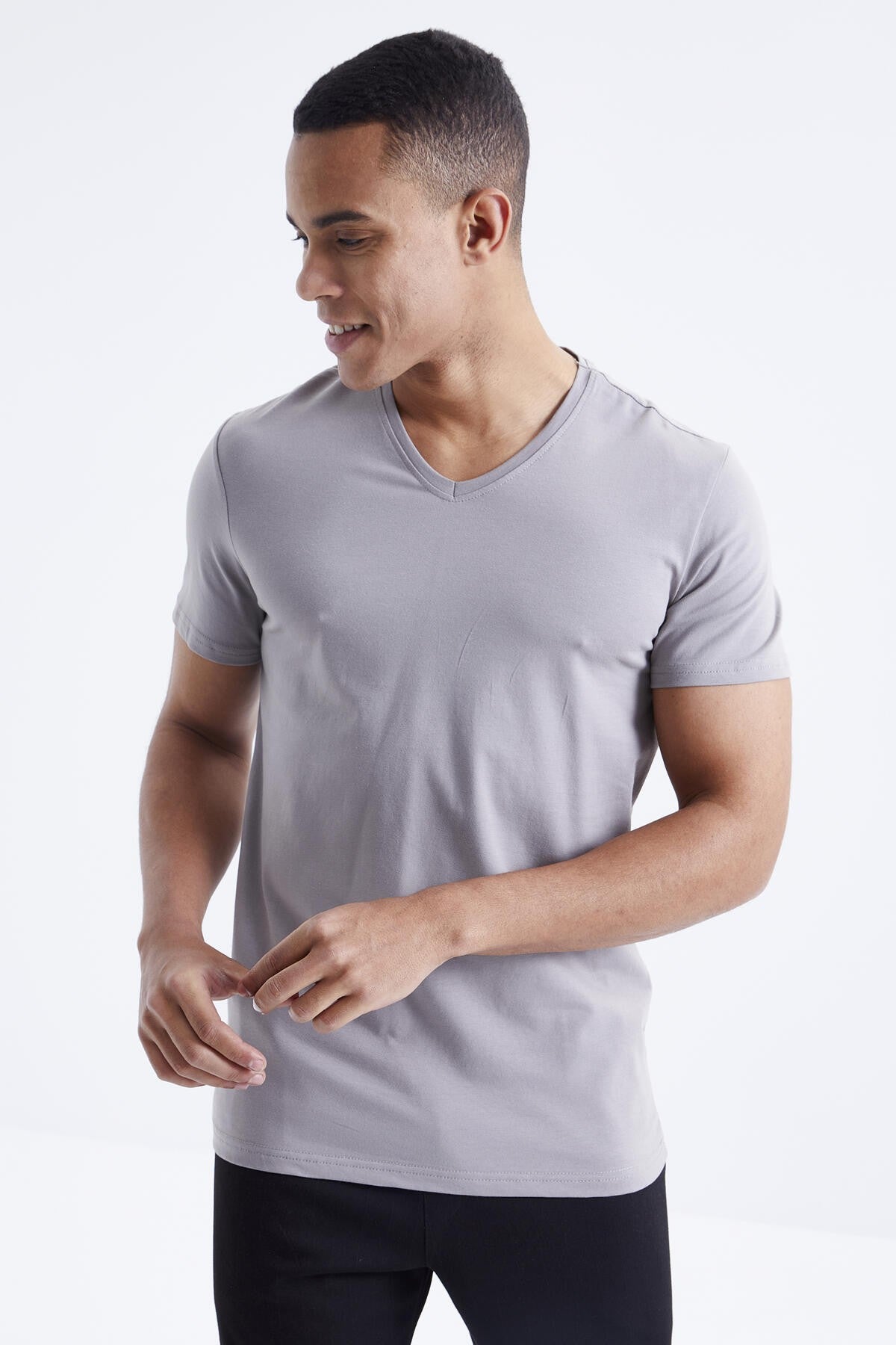 Gri Basic Short Sleeve Standard Fit V Neck Men's T-Shirt - 87912