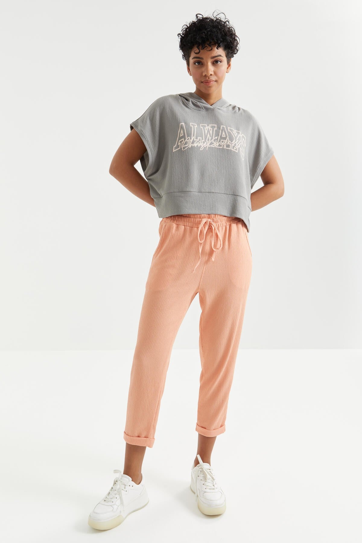 Oversized Crinkled Fabric Women's Crop Top Hoodie with Gray Print T-Shirt - 97229