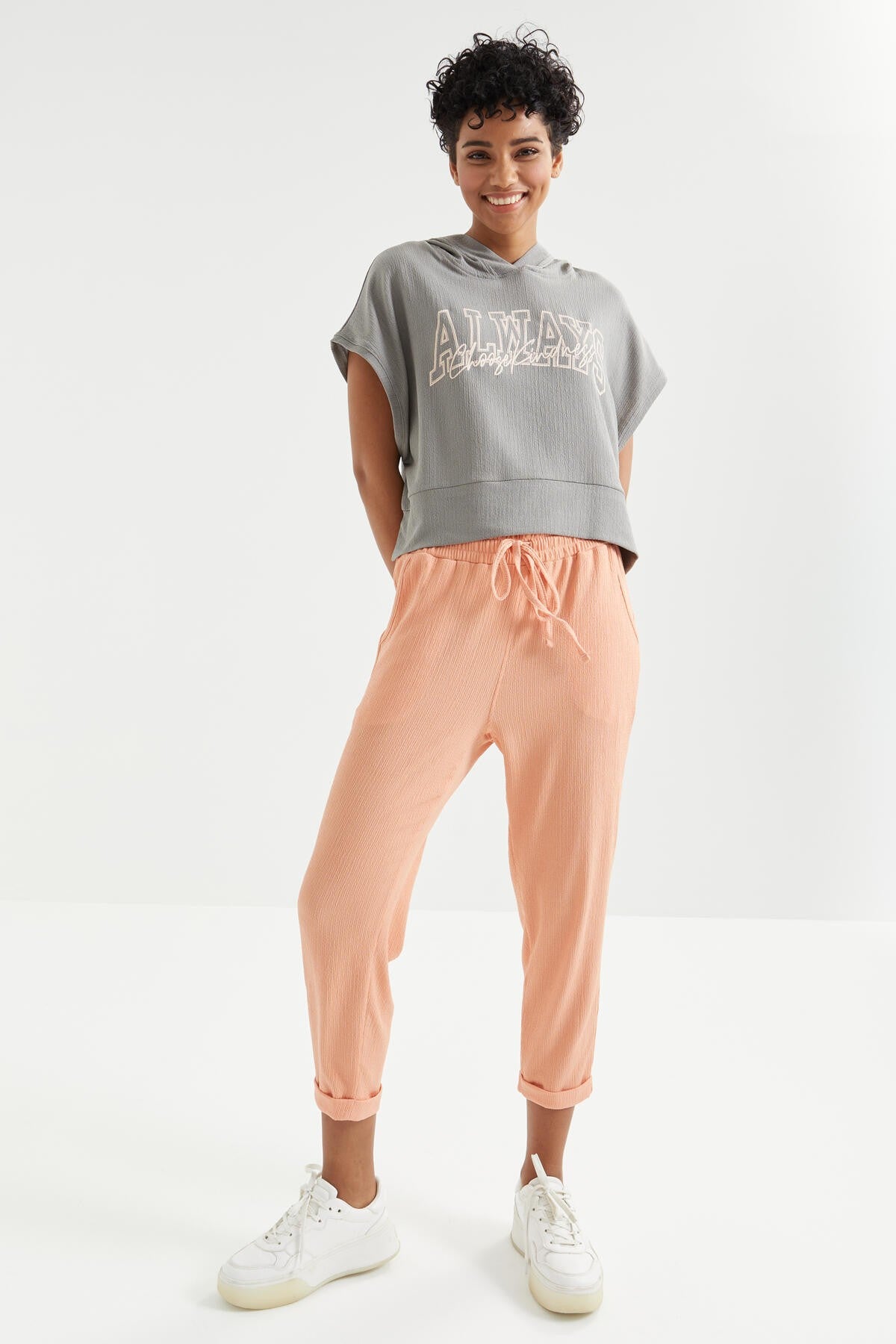 Oversized Crinkled Fabric Women's Crop Top Hoodie with Gray Print T-Shirt - 97229