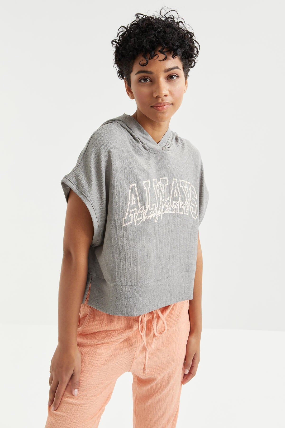 Oversized Crinkled Fabric Women's Crop Top Hoodie with Gray Print T-Shirt - 97229