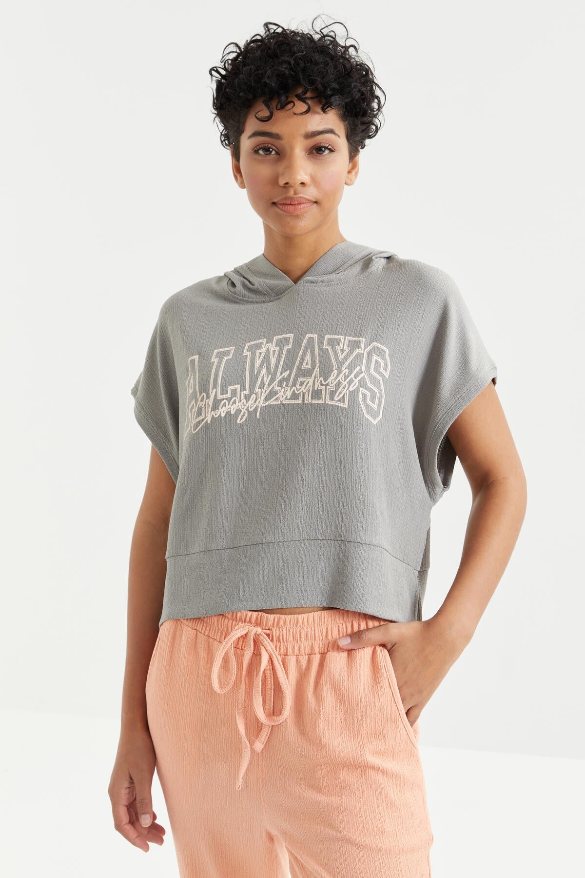 Oversized Crinkled Fabric Women's Crop Top Hoodie with Gray Print T-Shirt - 97229