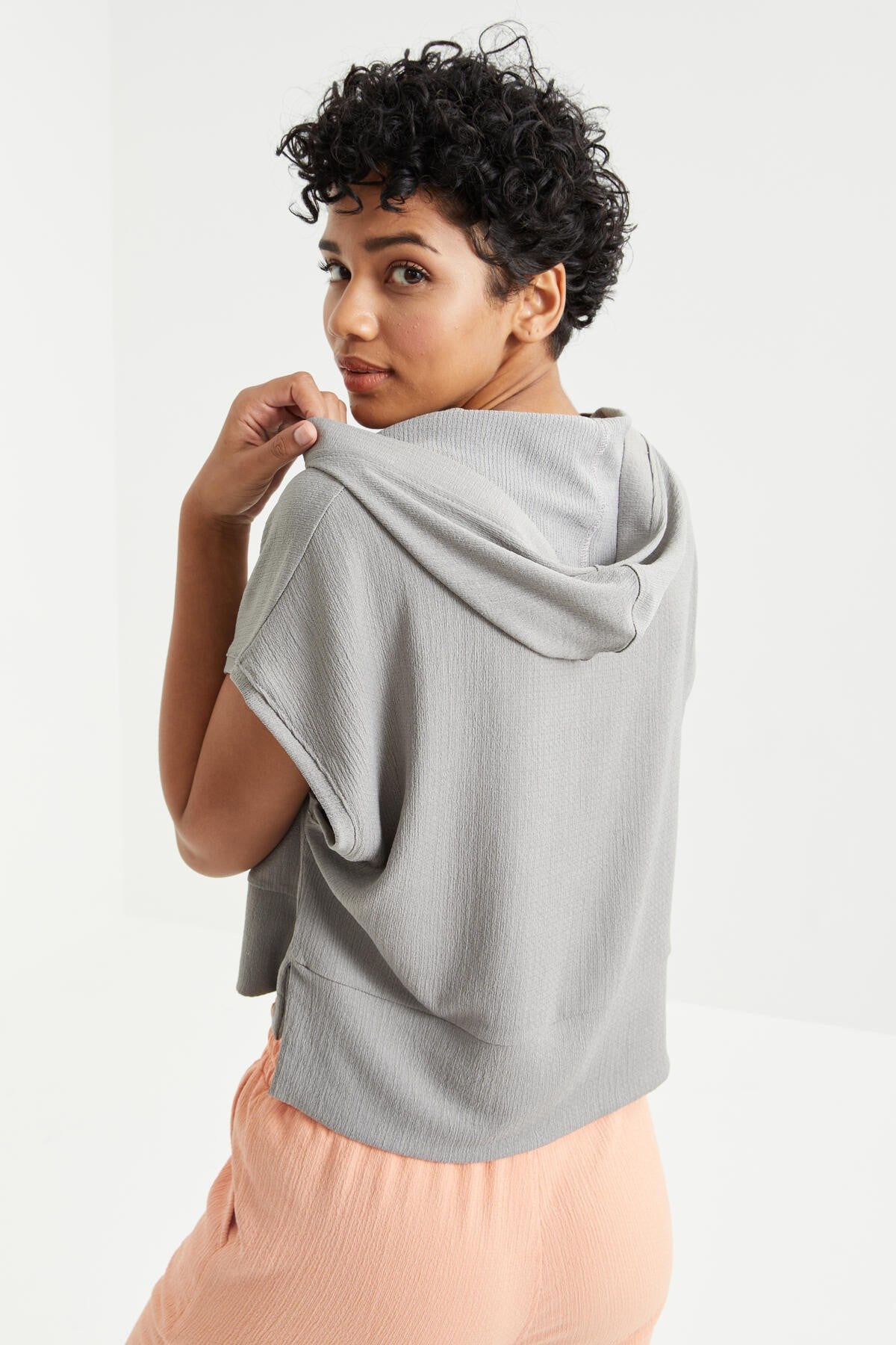 Oversized Crinkled Fabric Women's Crop Top Hoodie with Gray Print T-Shirt - 97229