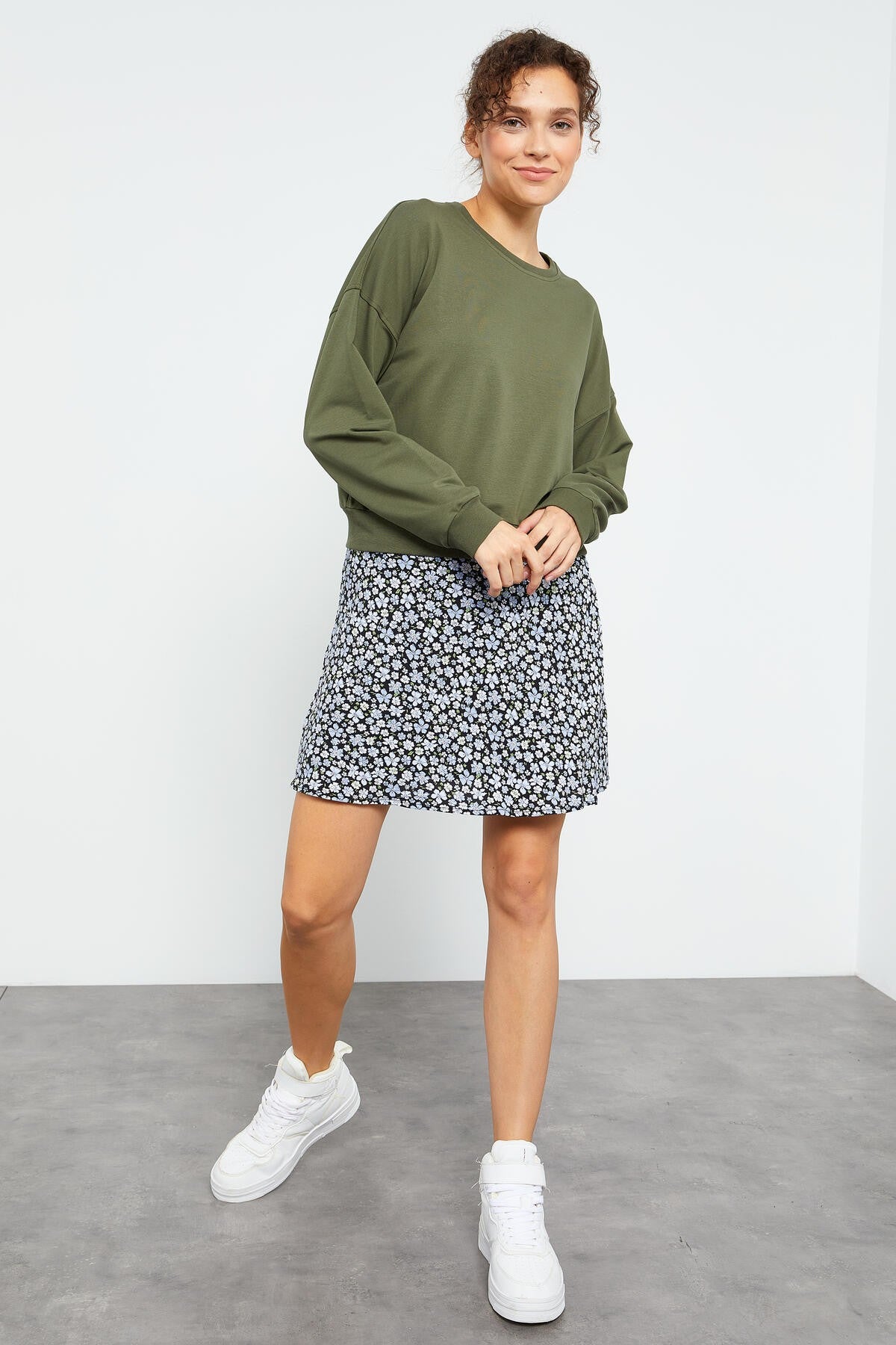 Basic Comfort Fit O Neck Women's Sweatshirt - 97114