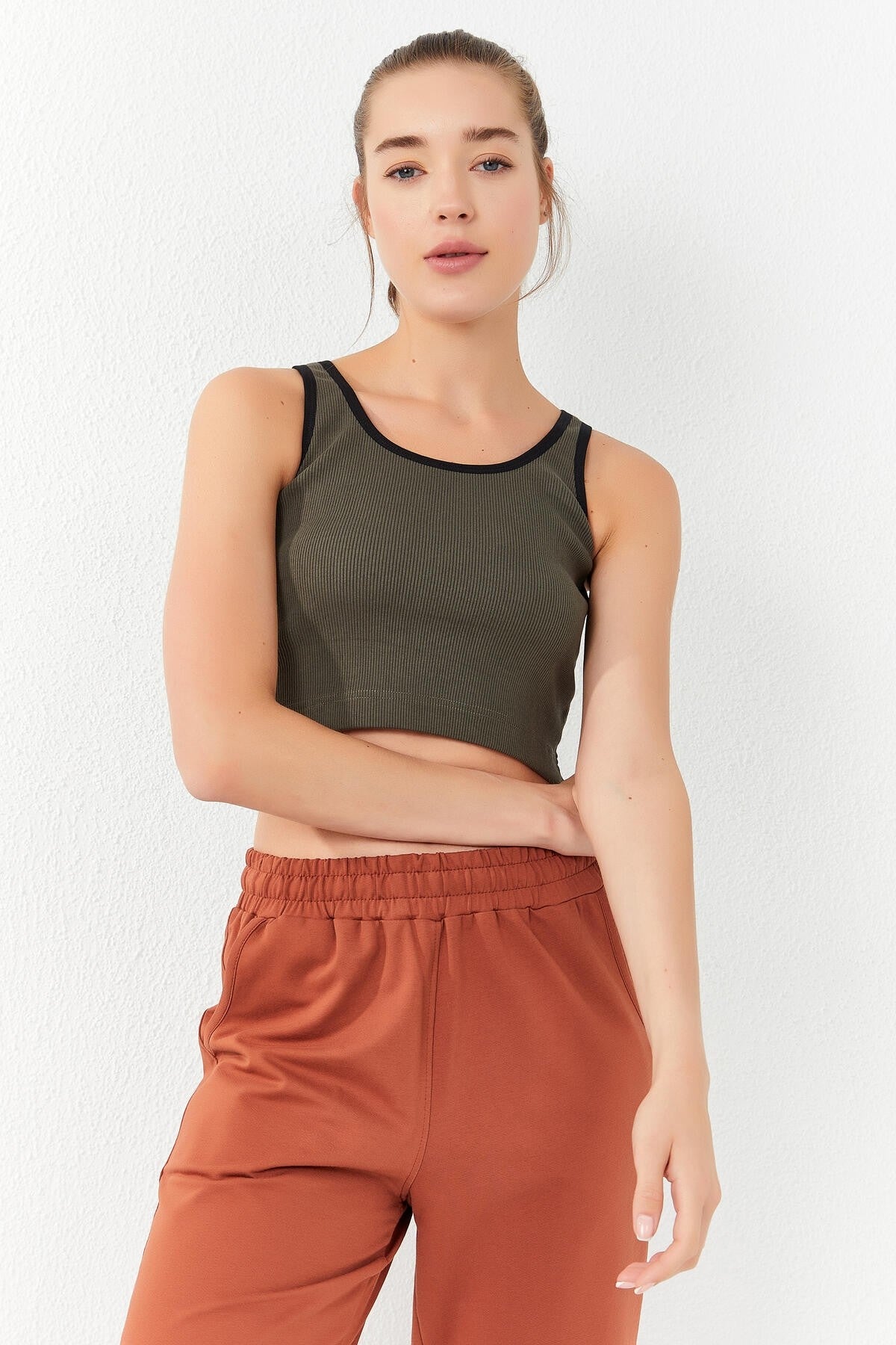 Basic Right Zero Sleeve Narrow Fit U Neck Women's Crop Top Singlet - 97160