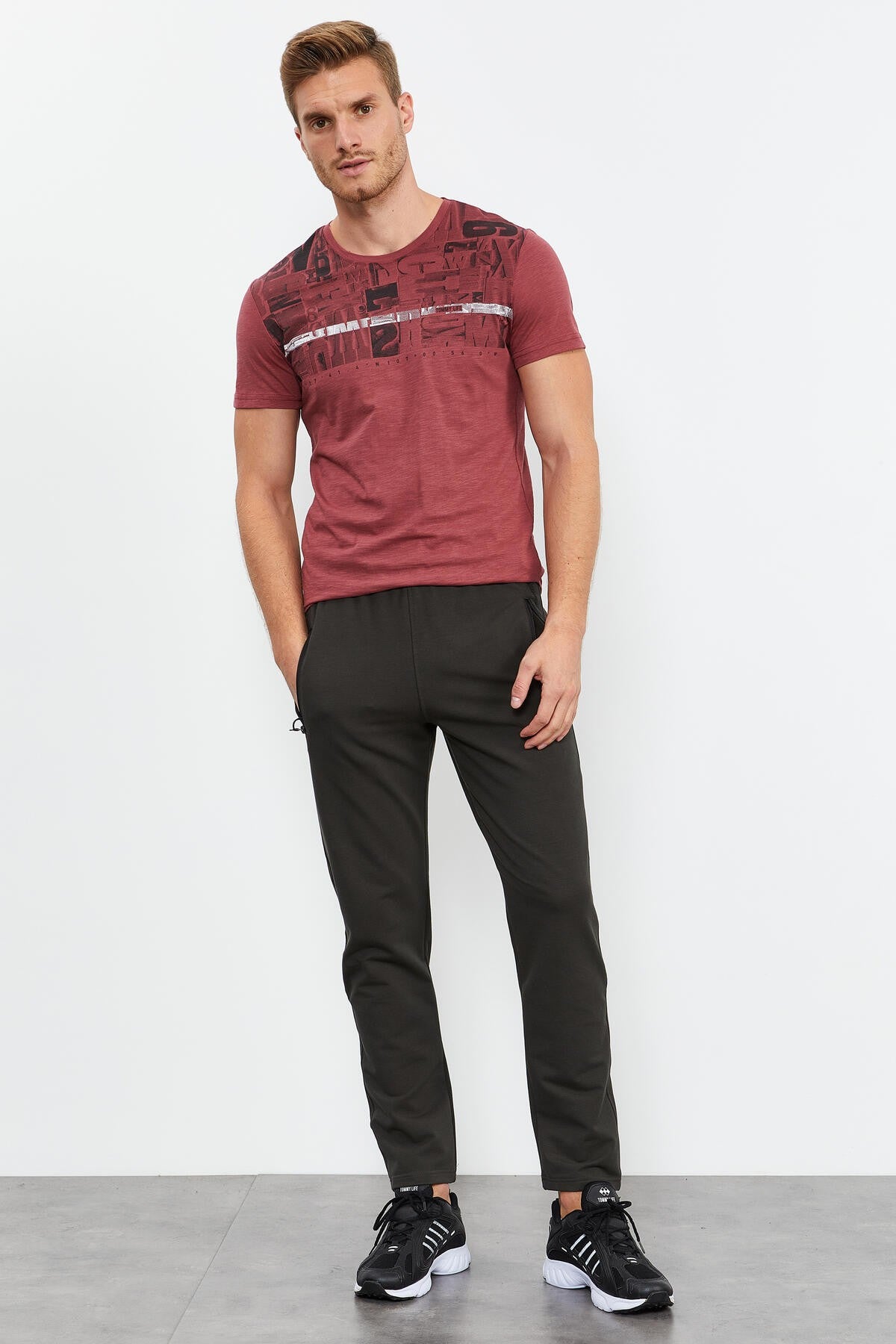 Right Leg Detailed Standard Mold Classic Cuff Men's Tracksuit Bottom - 84744