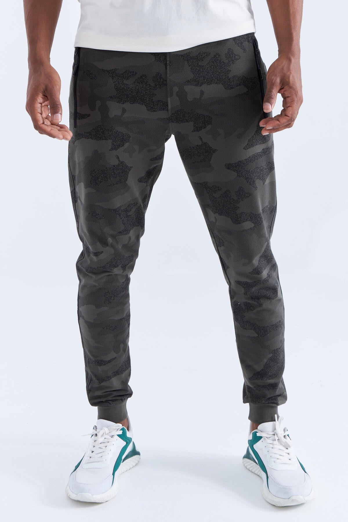 Camouflage Print Right Fit Men's Jogger Tracksuit Bottom - 84754