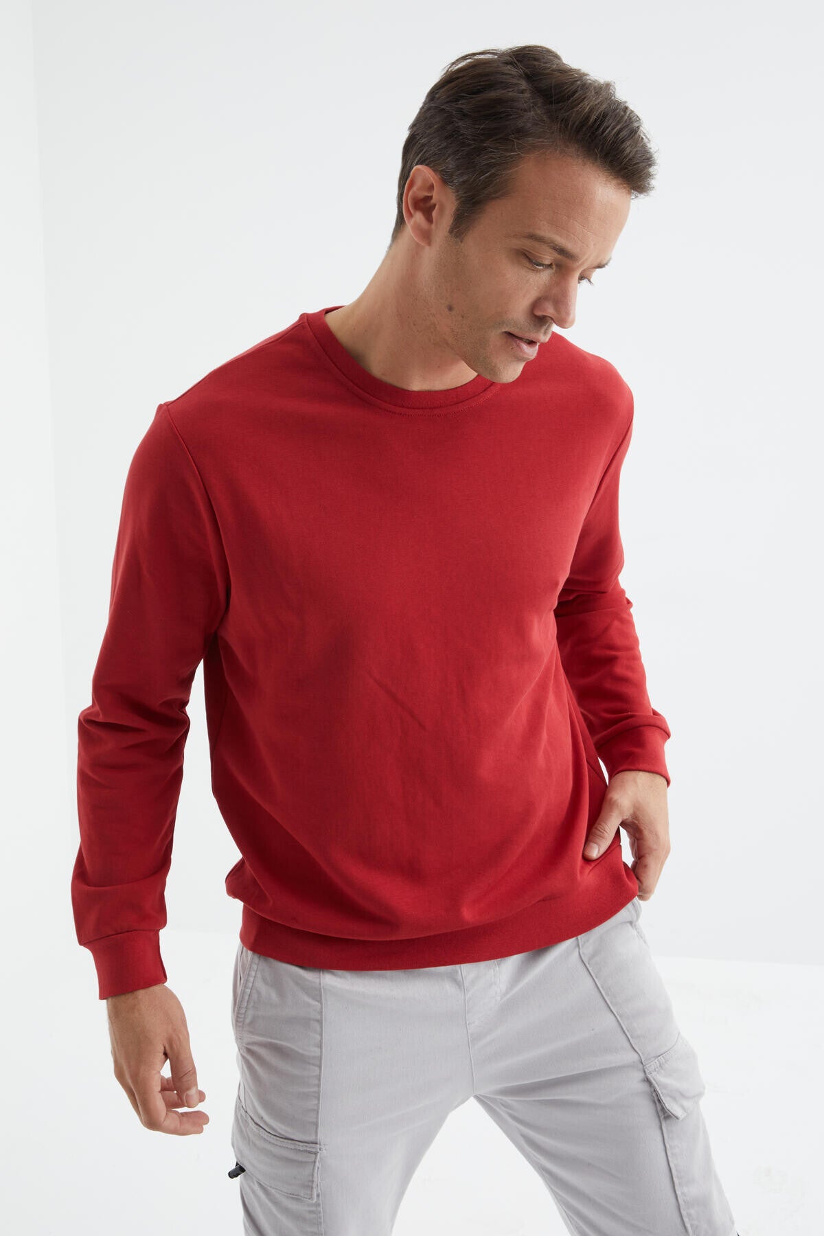 Red Basic Round Neck Comfort Fit Men's Sweatshirt - 88053