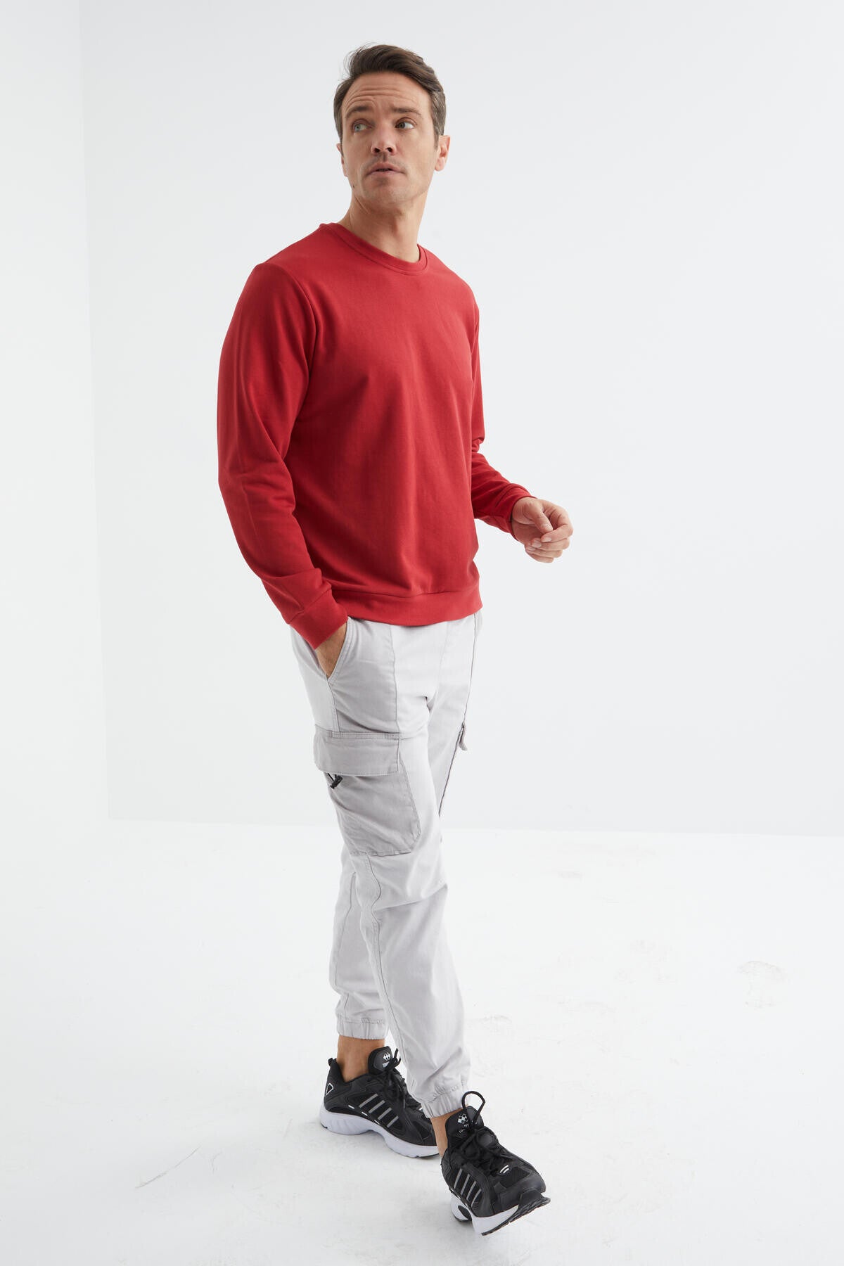Red Basic Round Neck Comfort Fit Men's Sweatshirt - 88053