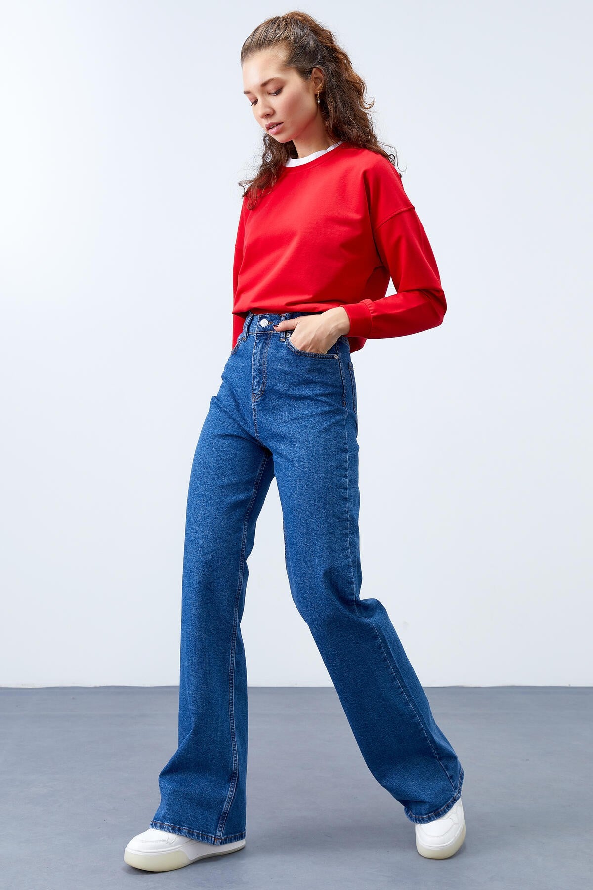 Red Basic Comfort Fit O Neck Women's Sweatshirt - 97114