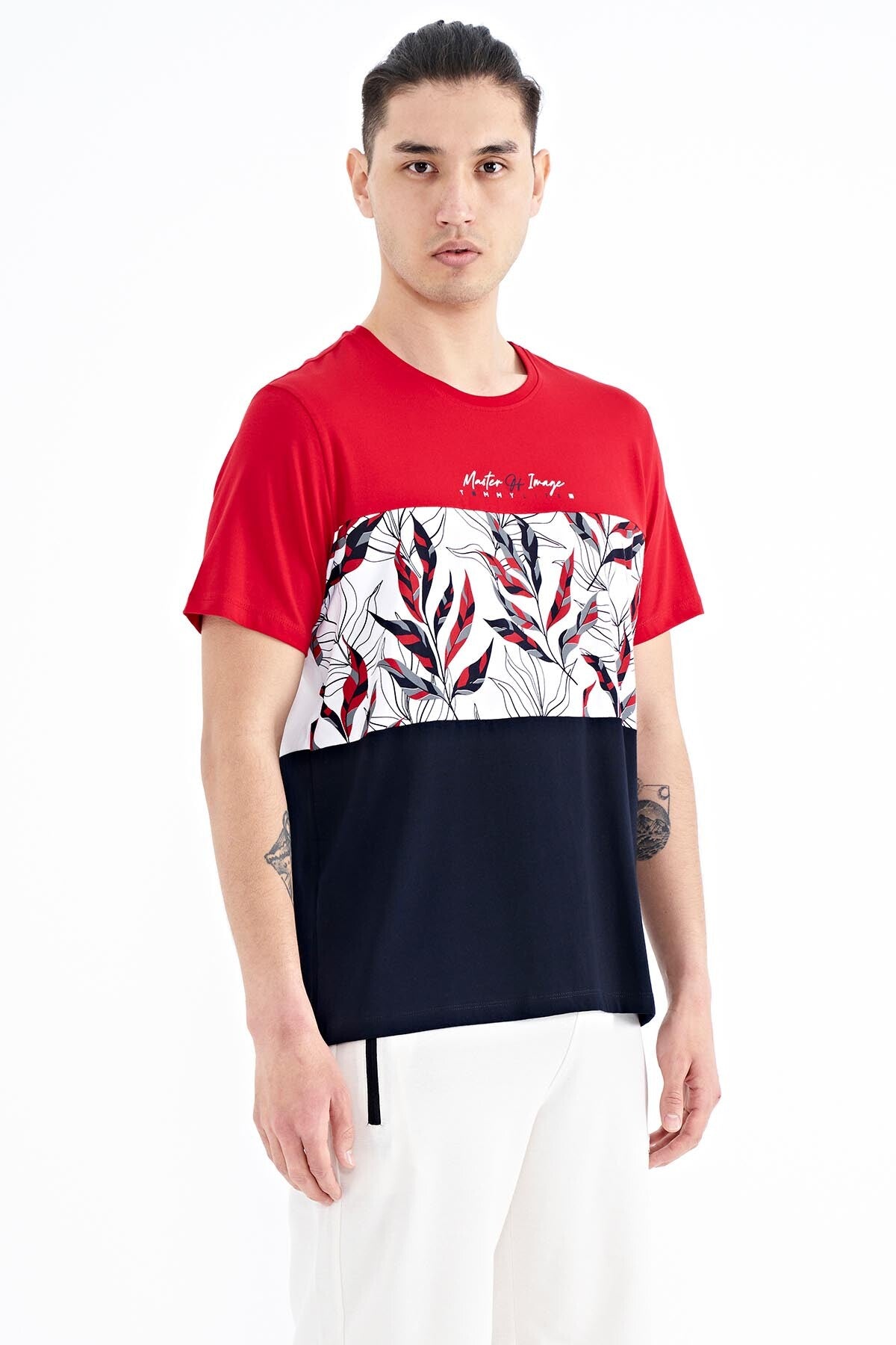 Red Color Gradient Print Detailed O Collar Standard Fit Men's T-Shirt - 88177