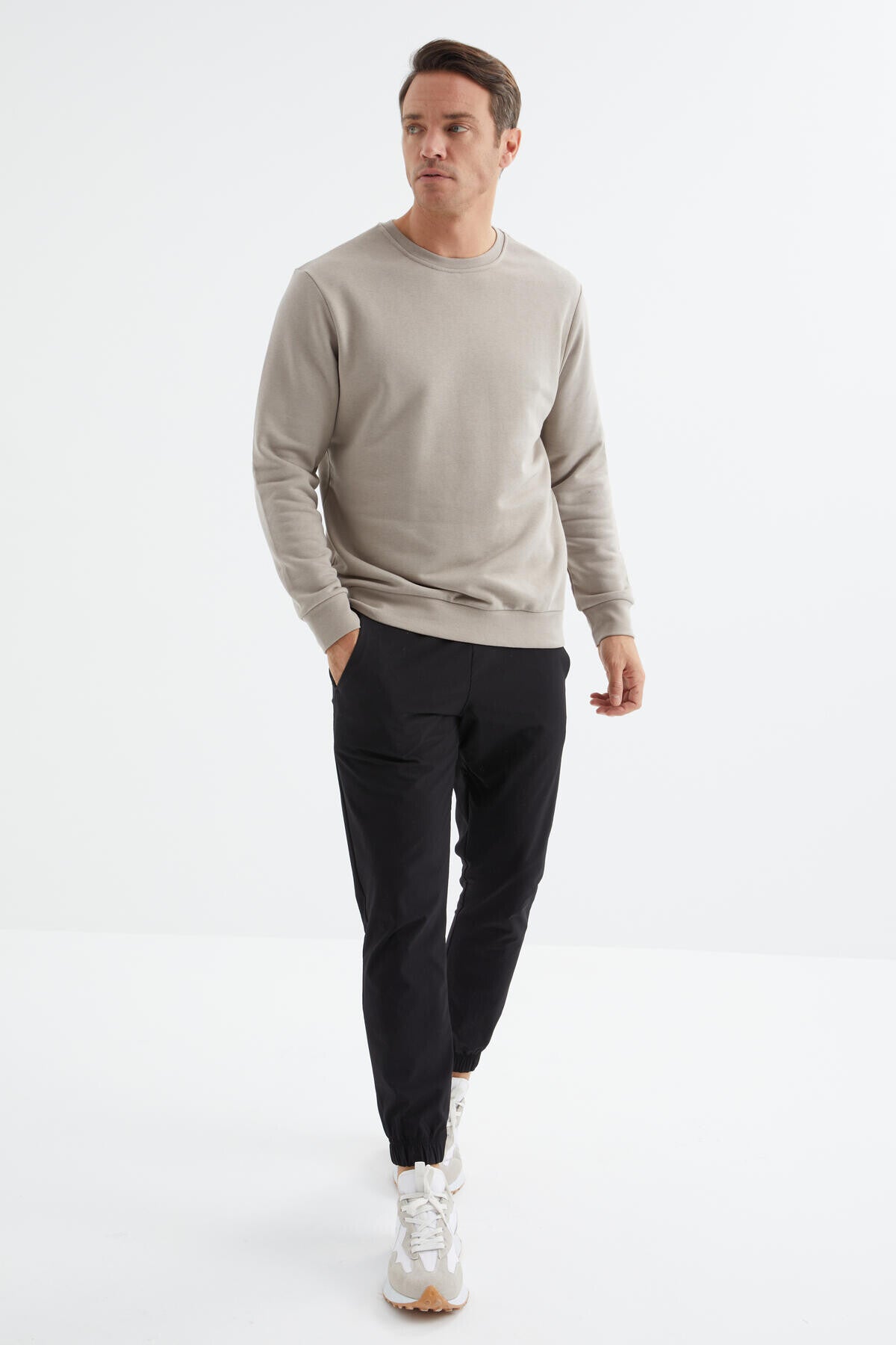 Dark Beige Basic Round Neck Comfort Fit Men's Sweatshirt - 88053