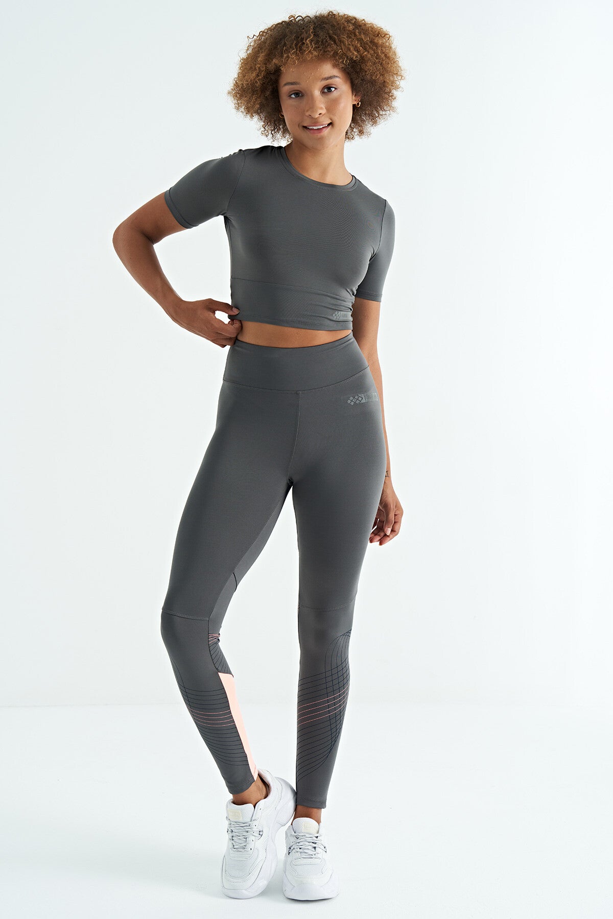 Dark Grey Backless Standard Fit O Collar Women's Crop T-Shirt - 97265
