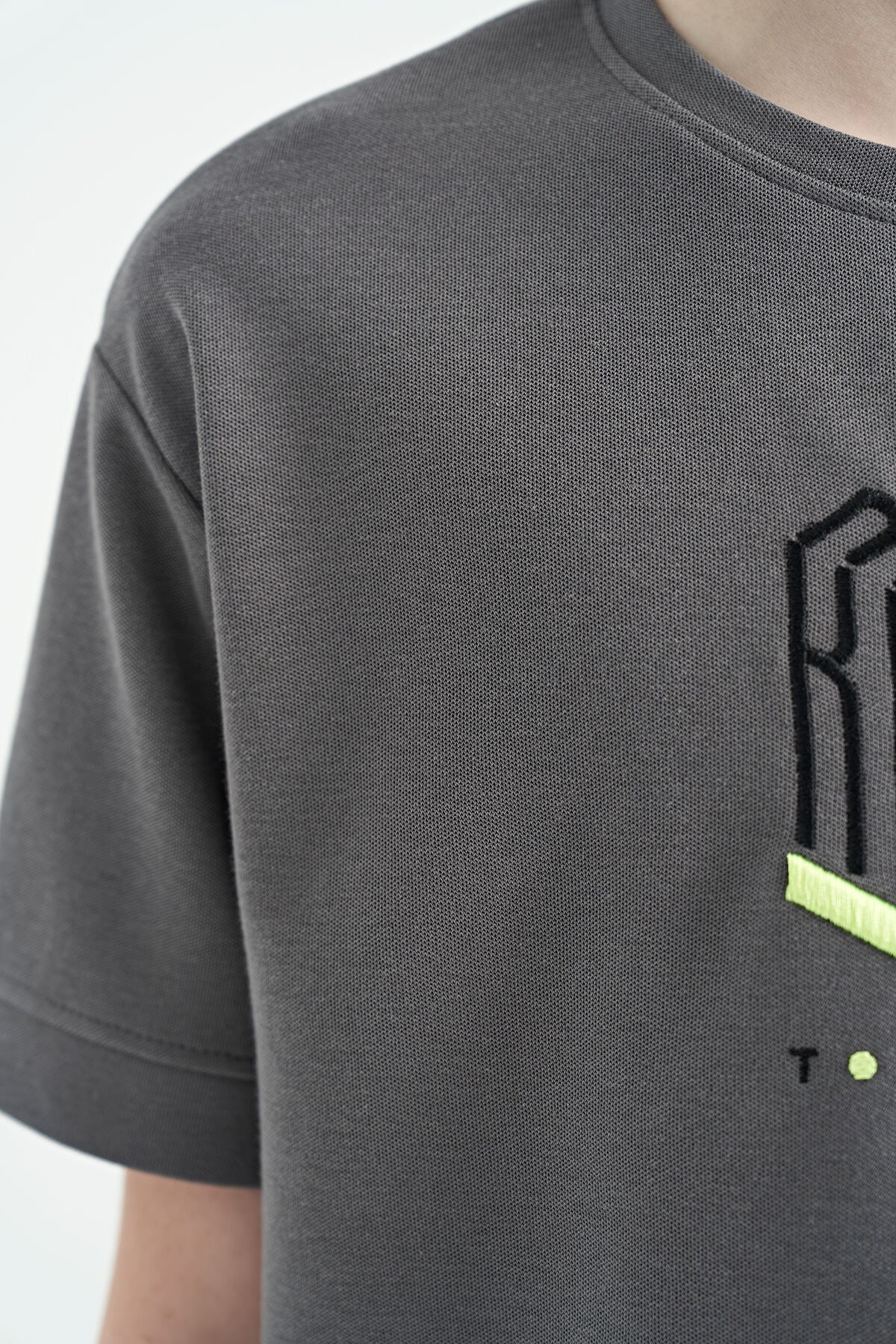 Dark Grey Embroidered O Collar Oversize Boys' T-Shirt - 11151