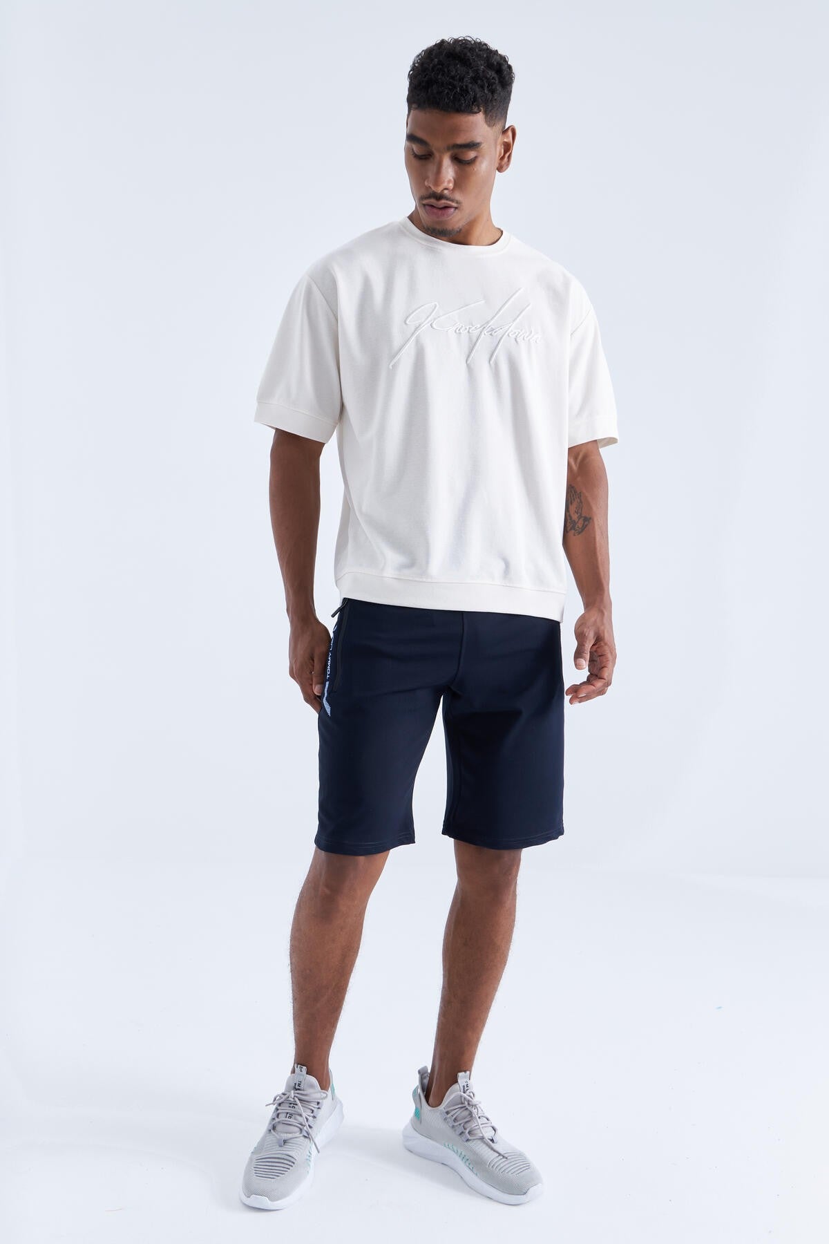 Pocket - White Zippered Pocket Detailed Standard Fit Men's Shorts - 81141