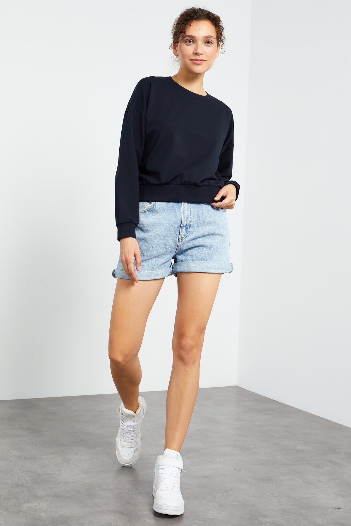 Navy Blue Basic Comfort Fit O-Neck Women's Sweatshirt - 97114