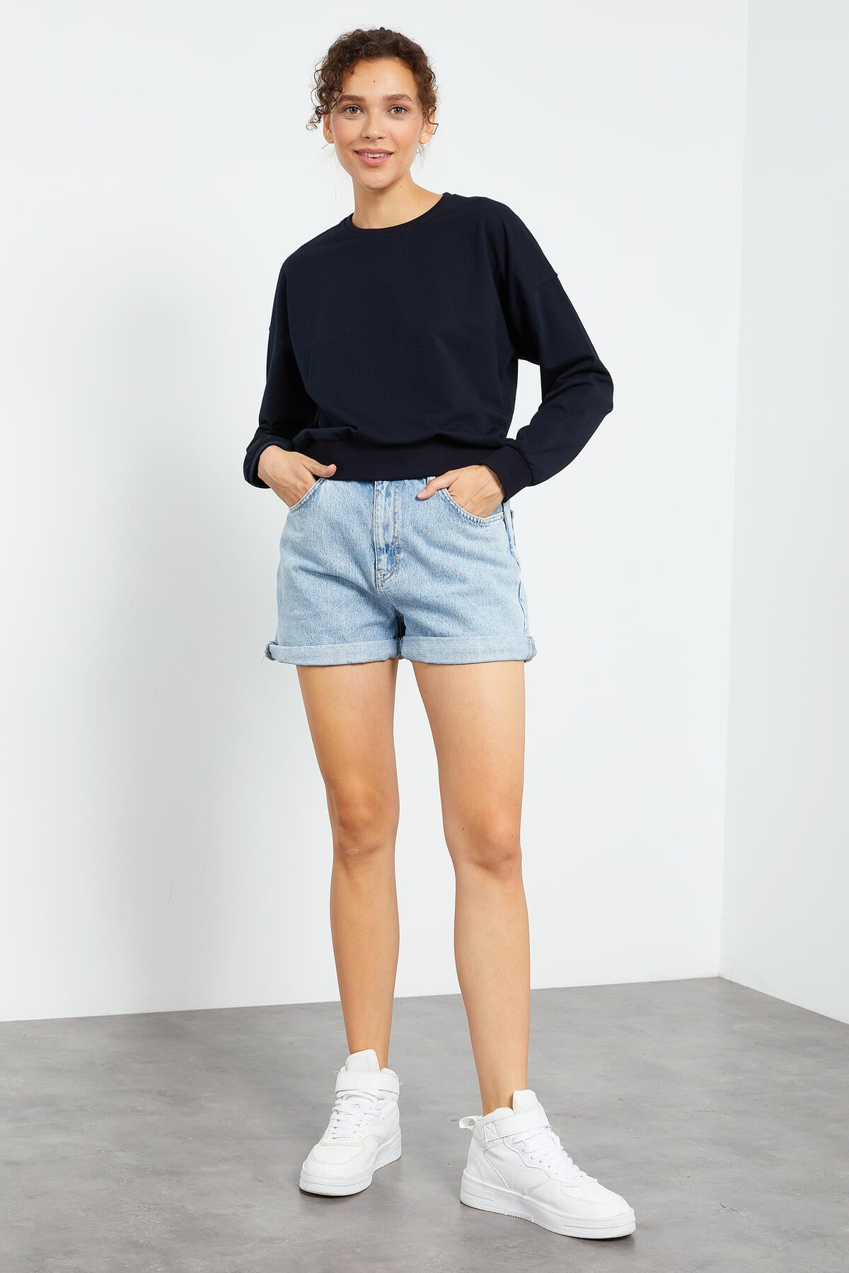 Navy Blue Basic Comfort Fit O-Neck Women's Sweatshirt - 97114