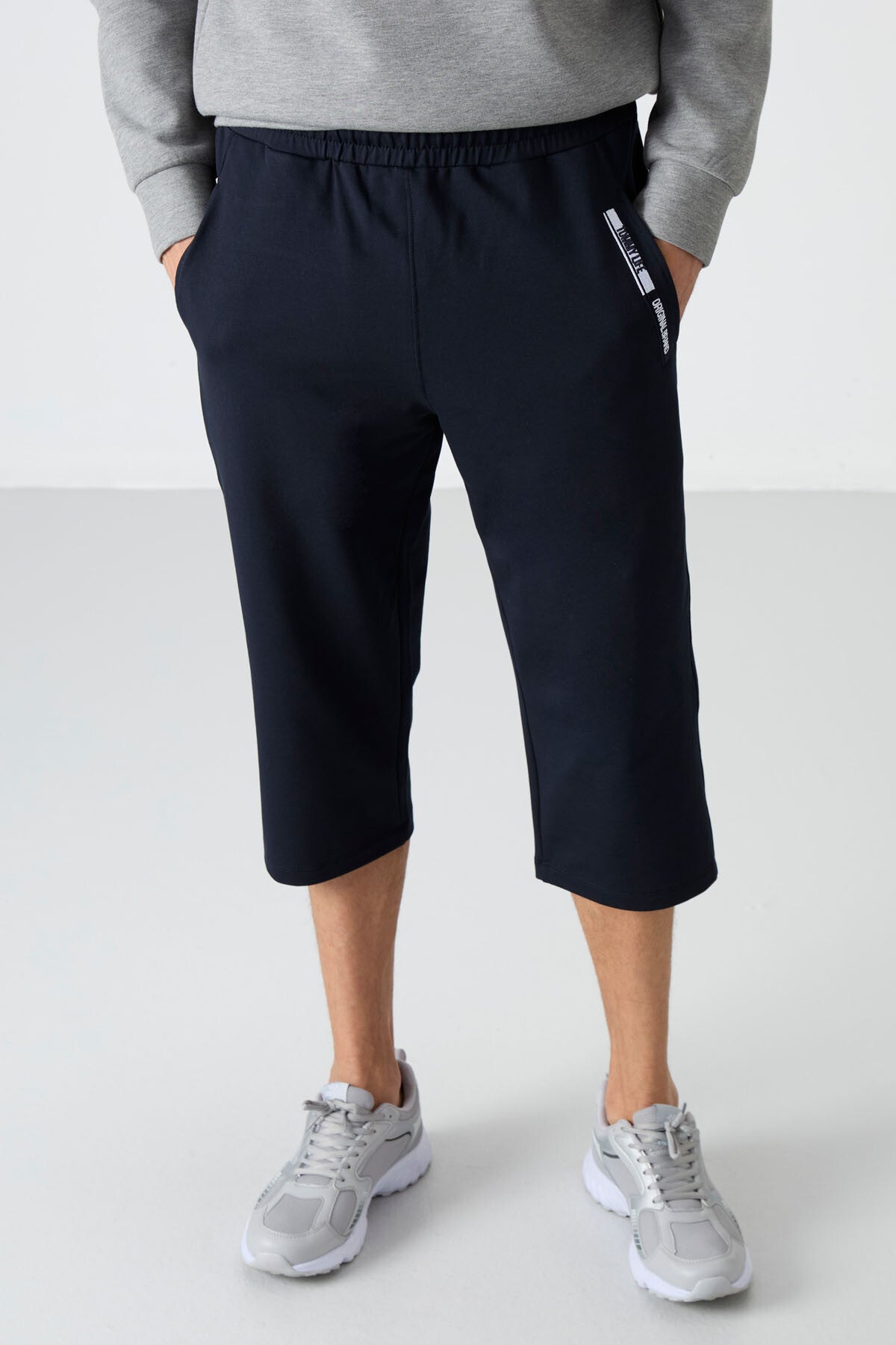 Navy Blue Front Pocket Detailed Standard Fit Classic Hem Men's Capri - 83092