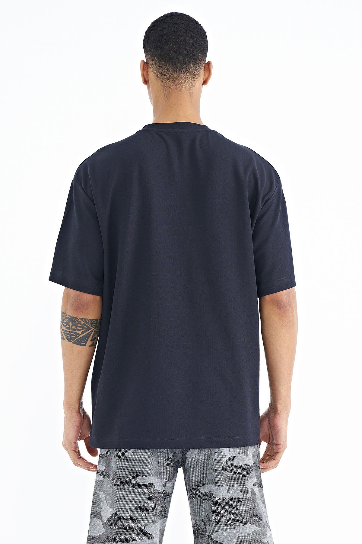 Navy Blue Embroidered Oversize O Collar Men's T-Shirt - 88178