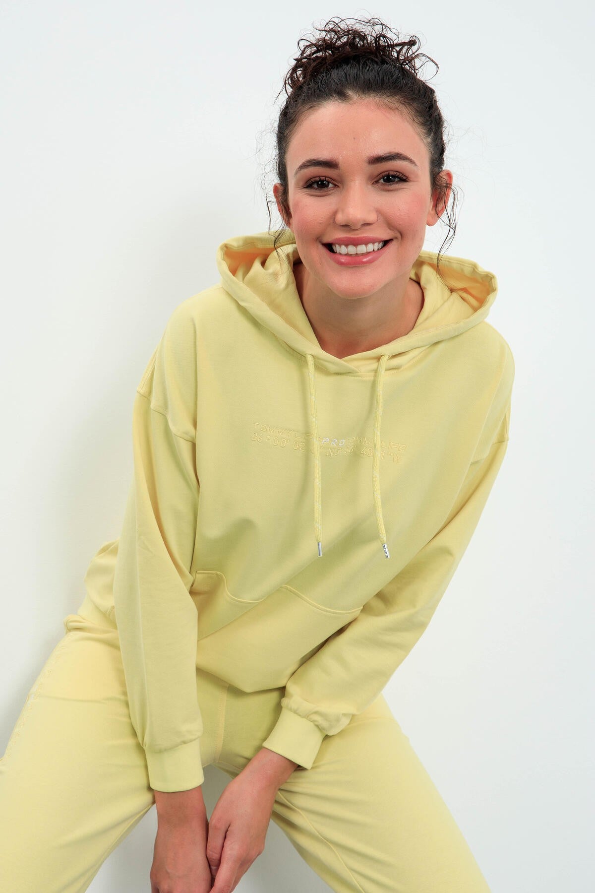 Hooded Lemon Kangaroo Pocket Oversize Elastic Cuffed Women's Tracksuit Set - 95288