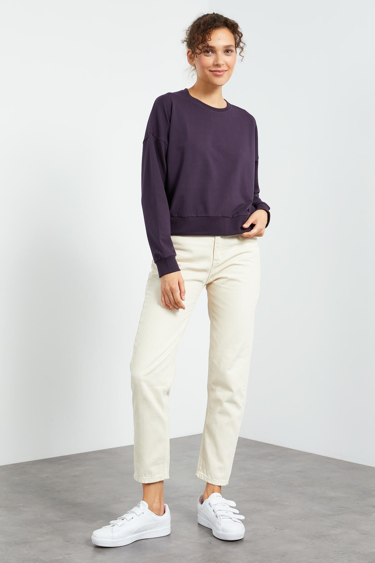 Basic Comfort Fit Round Neck Women's Sweatshirt - 97114