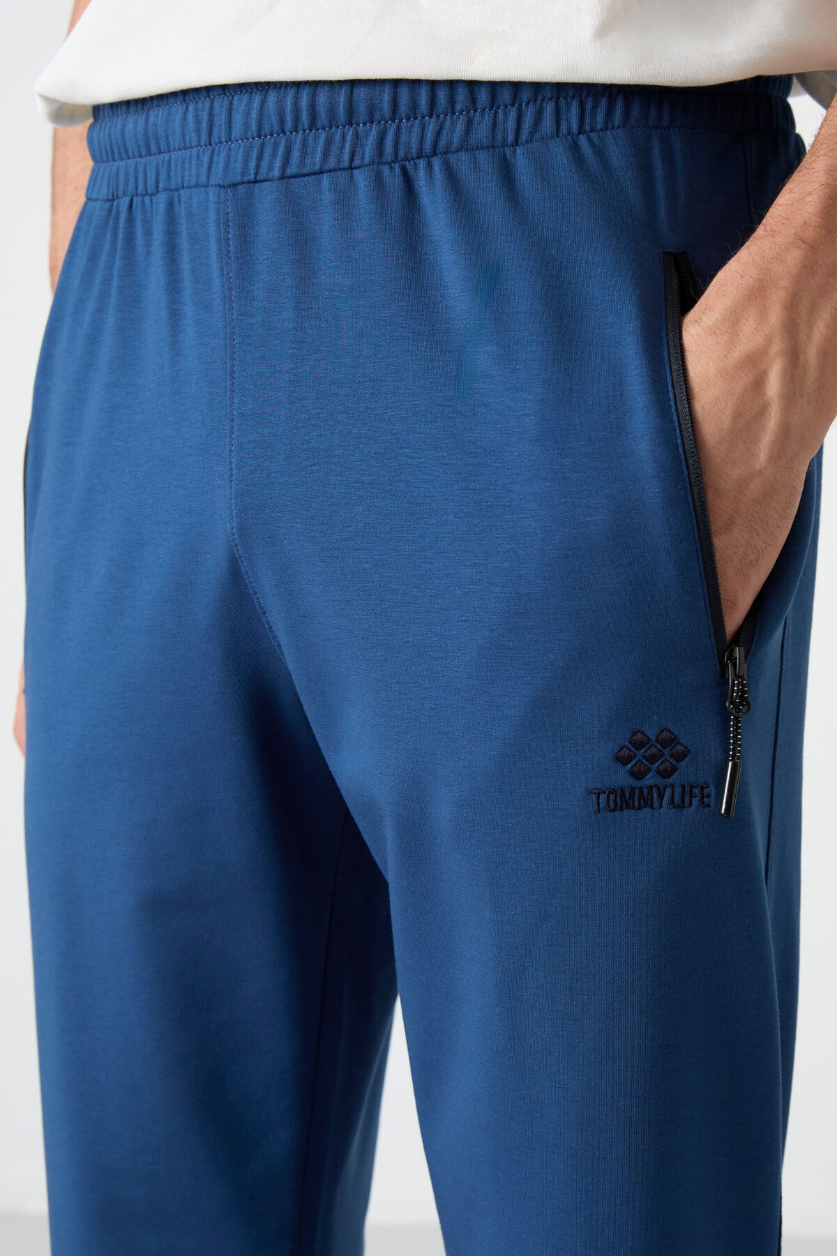 Parliament Zippered Standard Fit Jogger Men's Tracksuit Bottom - 84587