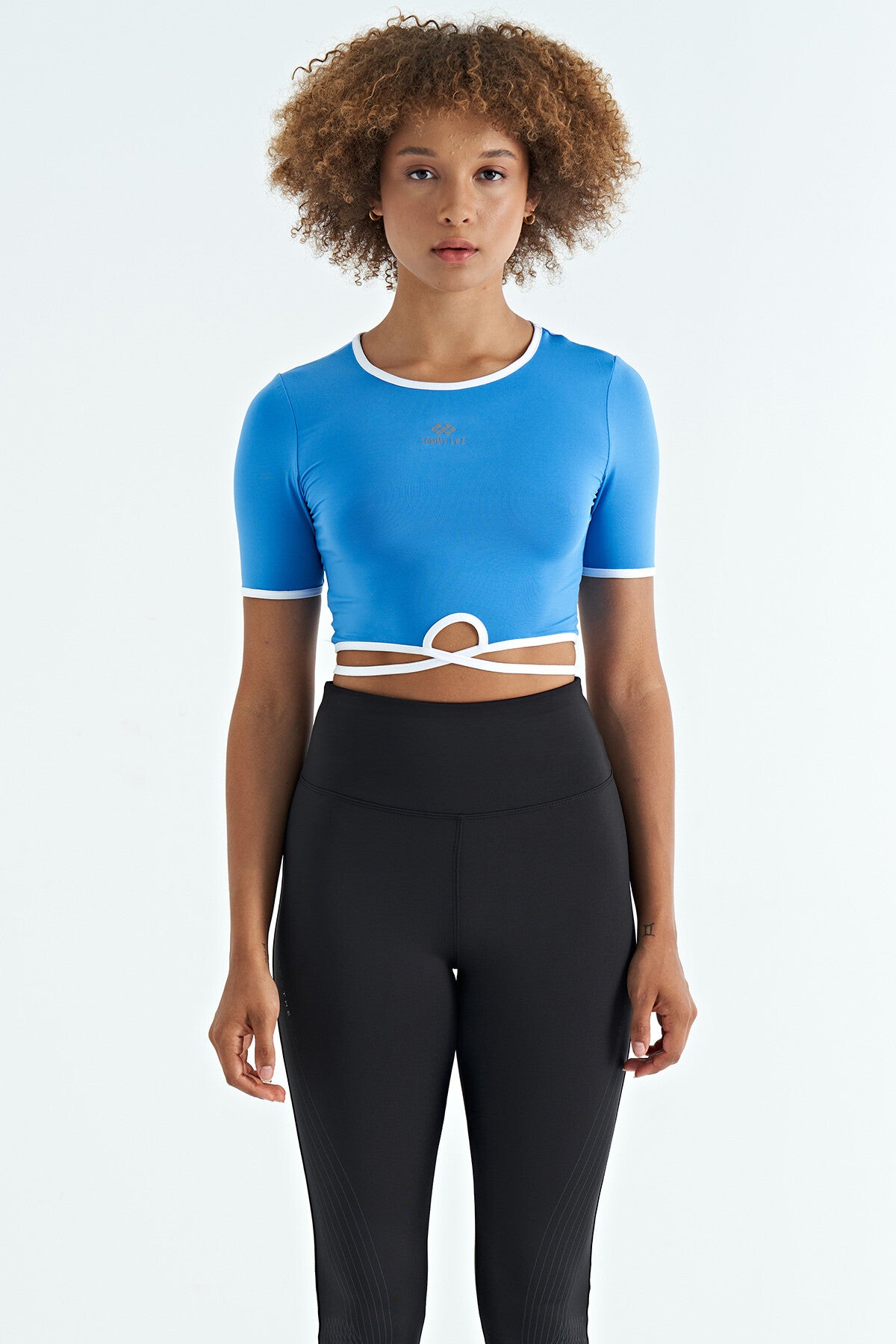 Diver Fabric Women's Crop T-Shirt with Detailed O Collar and Standard Fit - 97266