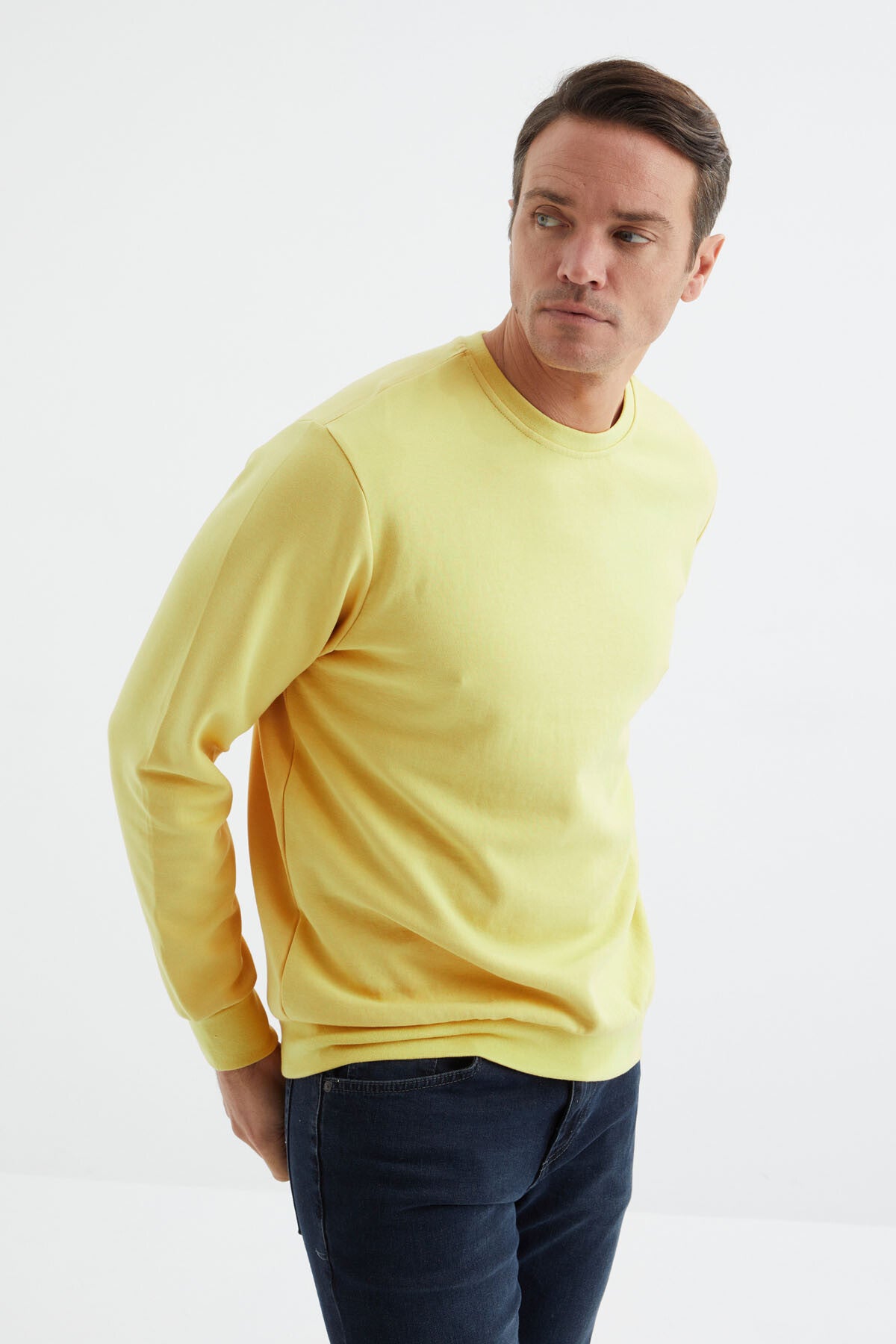 Yellow Basic Round Neck Comfort Fit Men's Sweatshirt - 88053