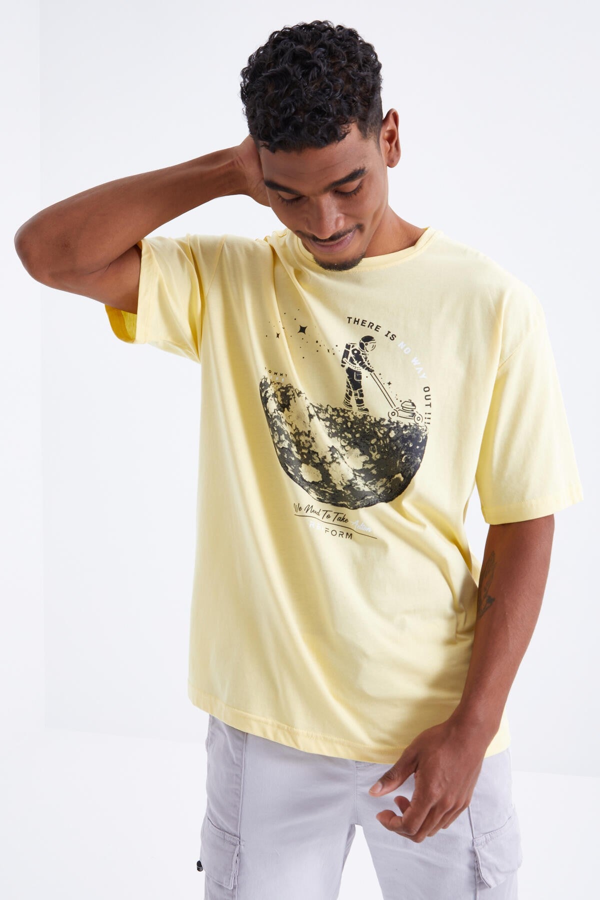 Yellow Printed O Collar Men's Oversize T-Shirt - 88098