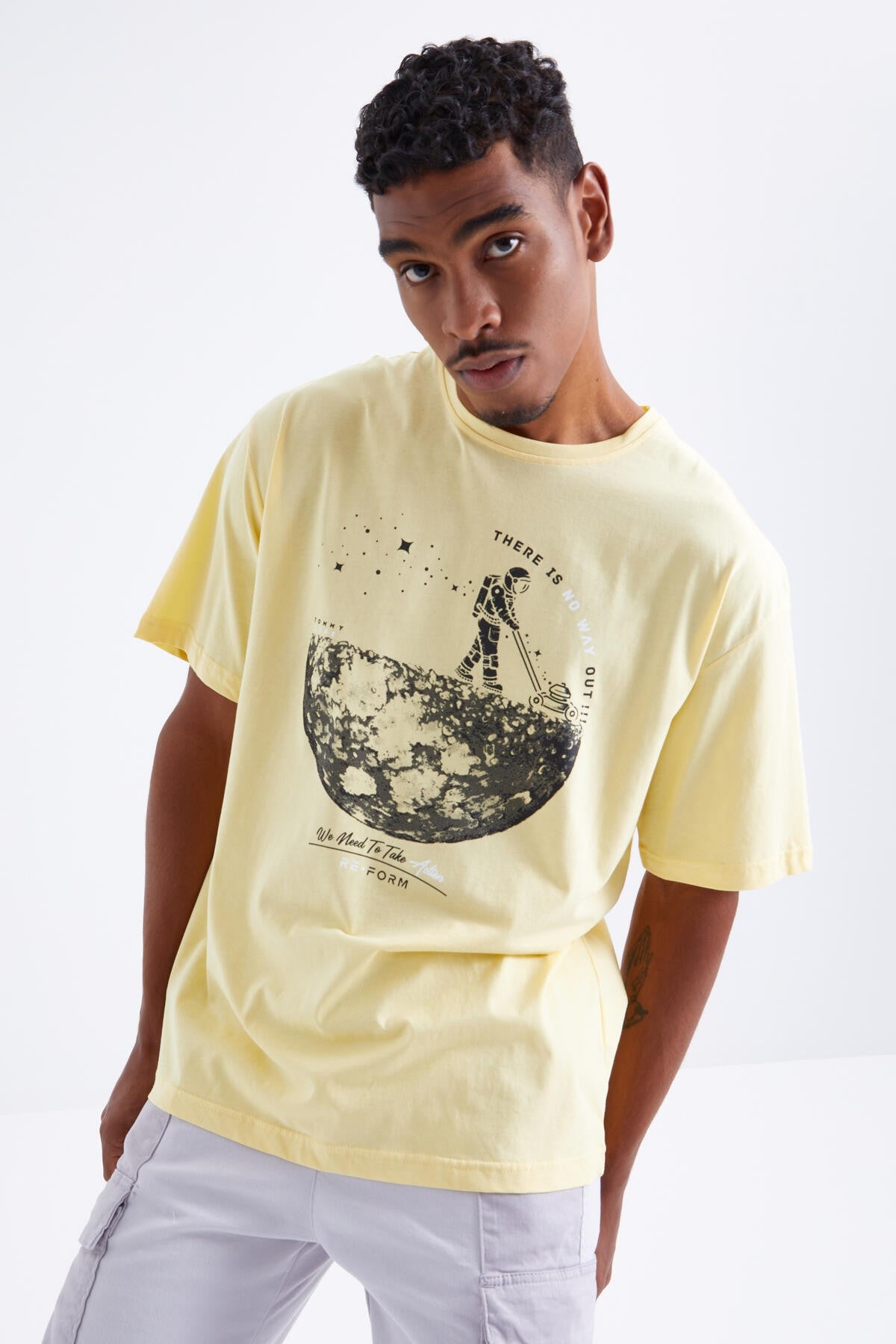 Yellow Printed O Collar Men's Oversize T-Shirt - 88098