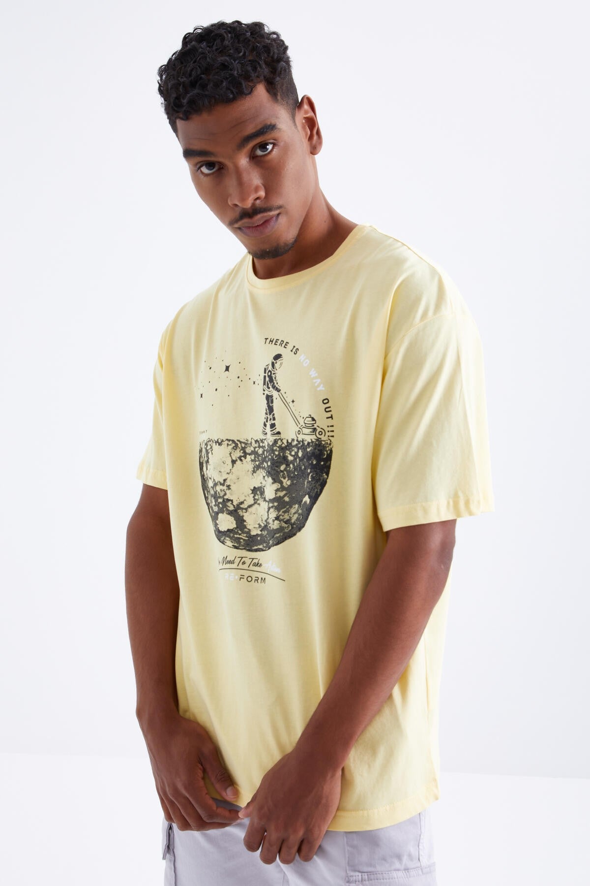 Yellow Printed O Collar Men's Oversize T-Shirt - 88098
