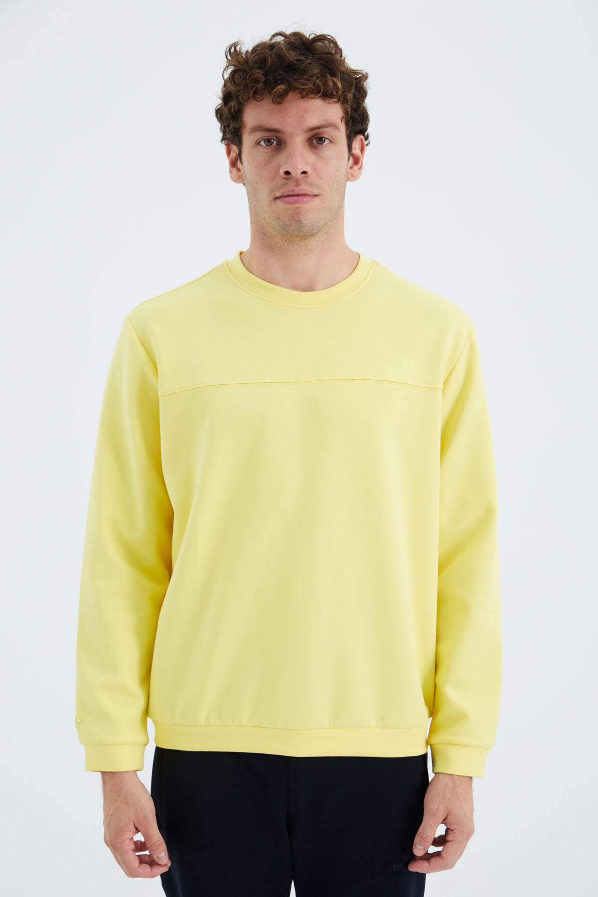 Yellow O Collar Front Stitch Detailed Basic Relax Fit Men's Sweatshirt - 88270
