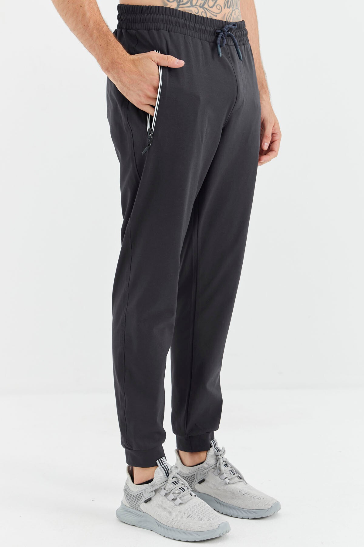 Black Laced Pocket Detailed Relax Fit Men's Tracksuit Bottom - 84995