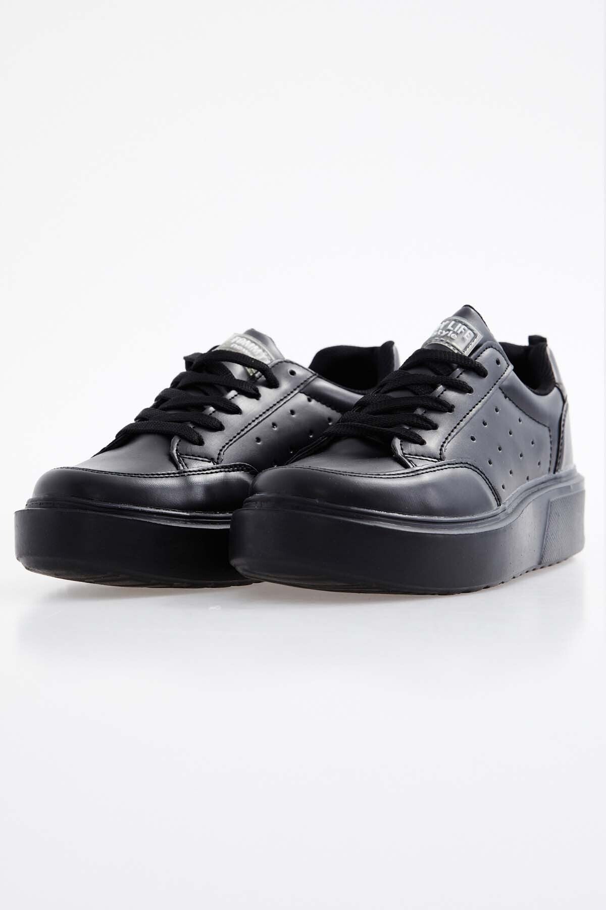 Black Laced Relax Fit Women's Sports Shoes - 89105