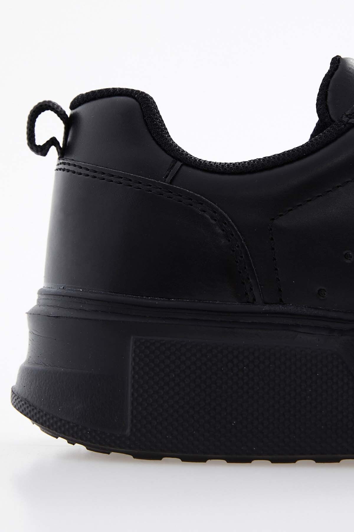 Black Laced Relax Fit Women's Sports Shoes - 89105