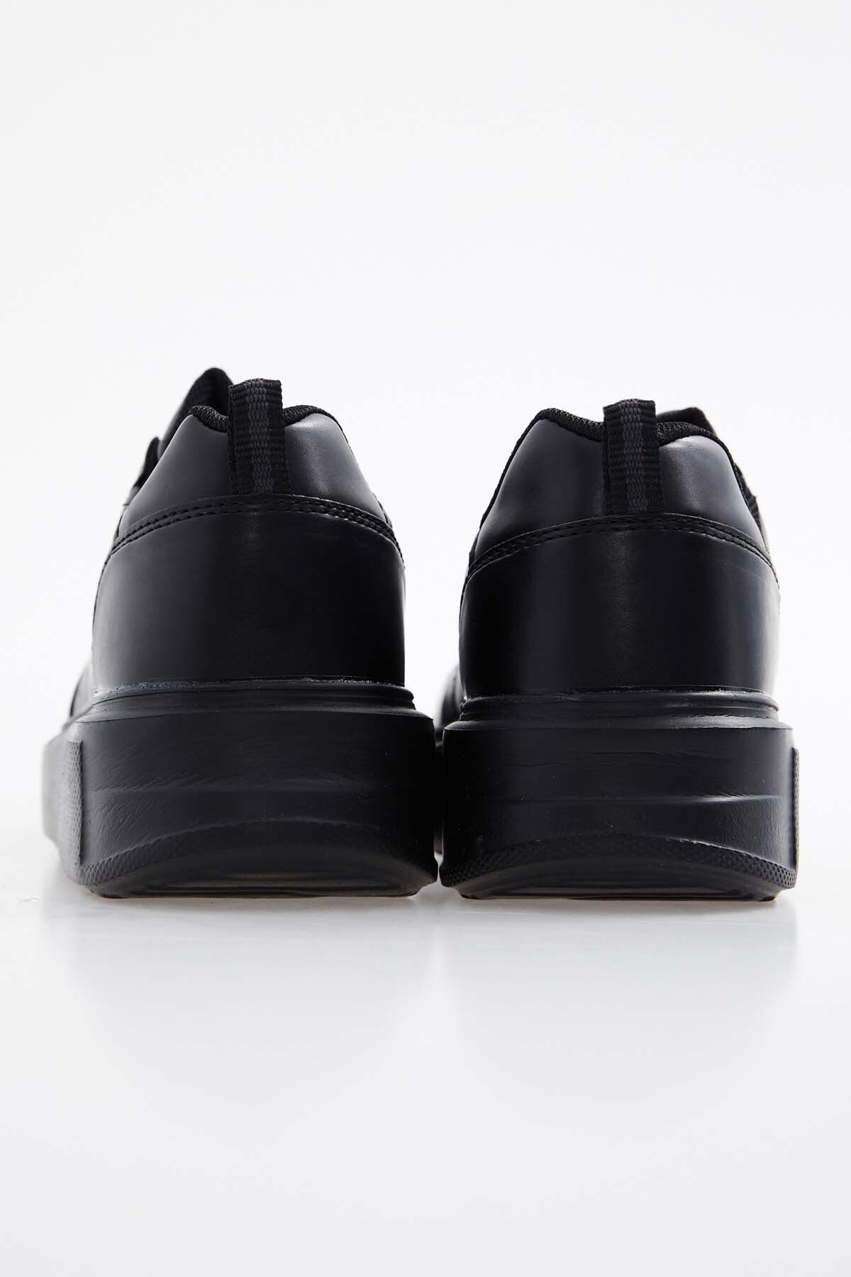 Black Laced Relax Fit Women's Sports Shoes - 89105