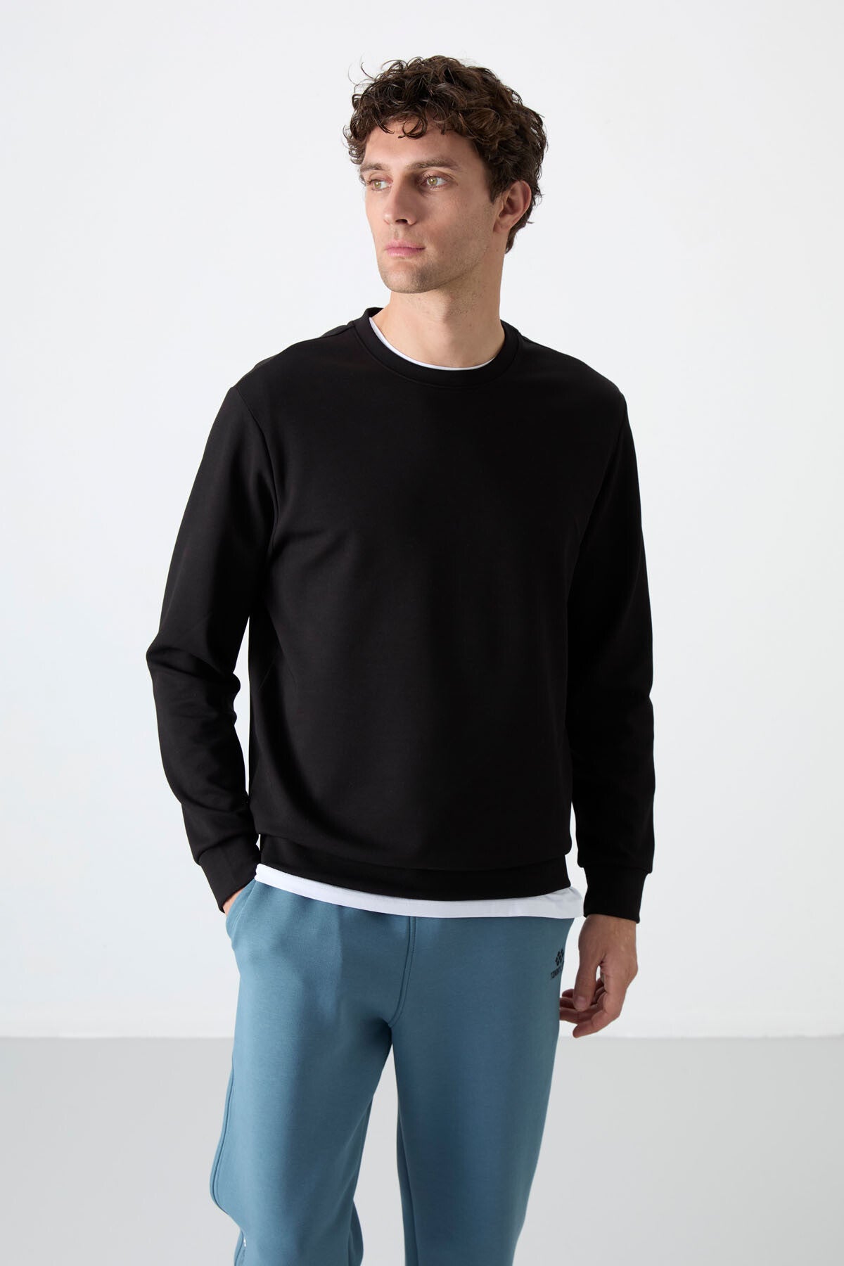 Black Basic O Neck Comfort Fit Men's Sweatshirt - 88053