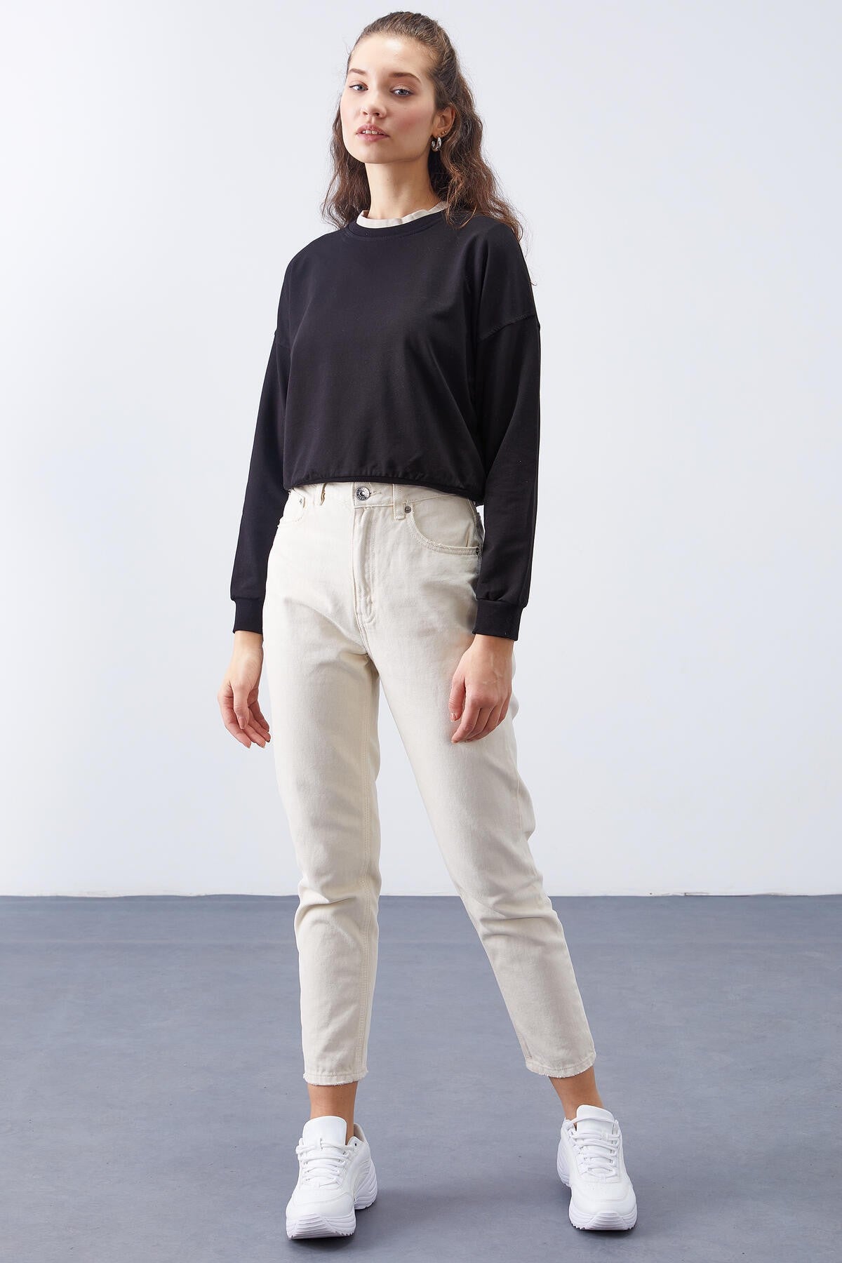 Black Basic Comfort Fit O Neck Women's Sweatshirt - 97114