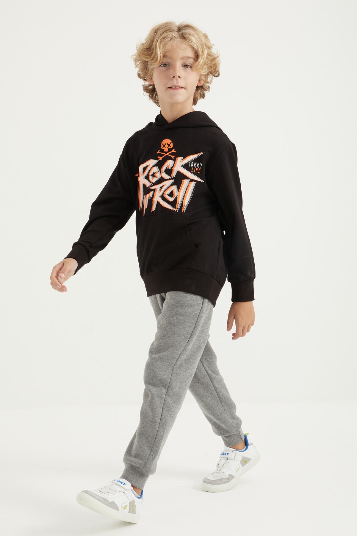 Black Print Kangaroo Pocket Hooded Standard Fit Boys' Sweatshirt - 11002
