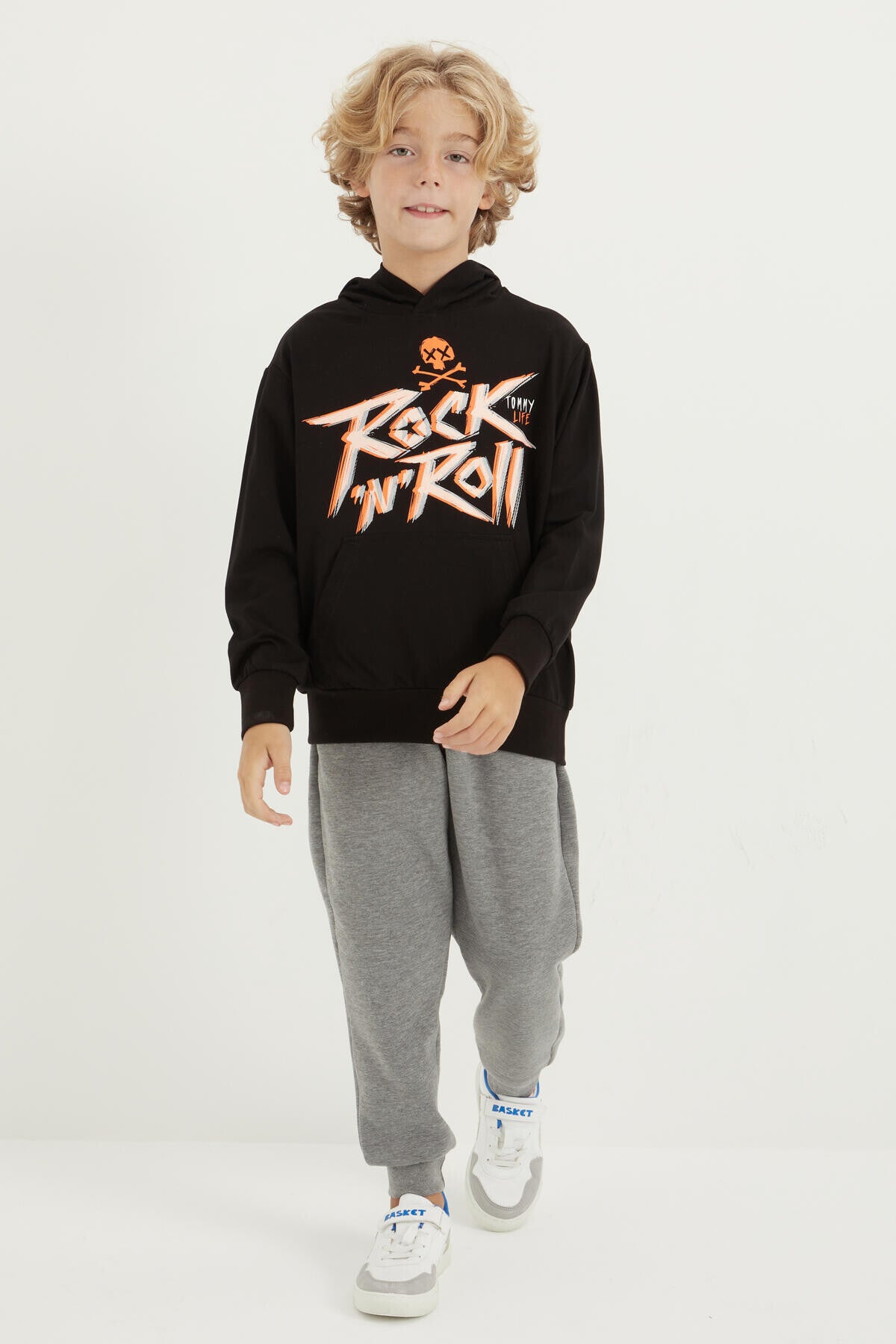Black Print Kangaroo Pocket Hooded Standard Fit Boys' Sweatshirt - 11002