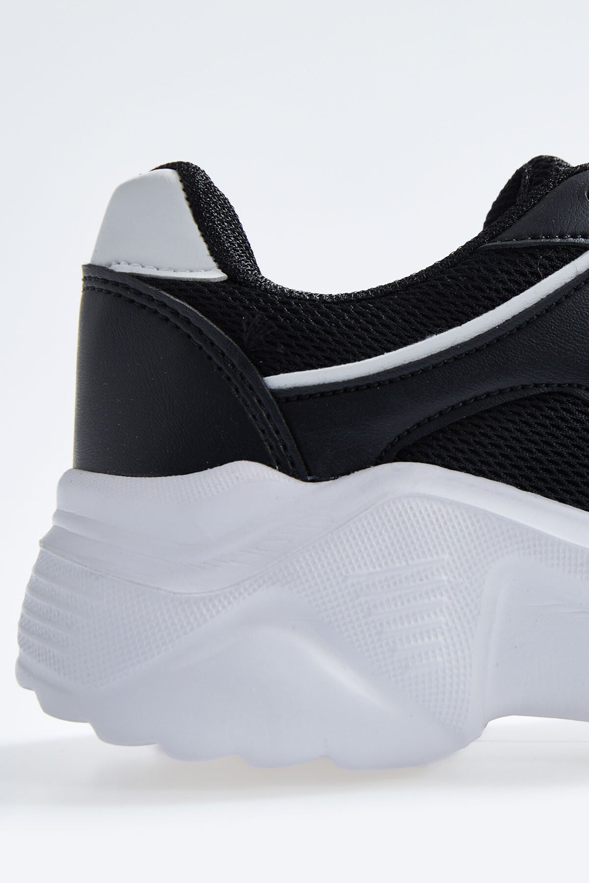 Black - White Laced High Sole File Detailed Women's Sports Shoes - 89201
