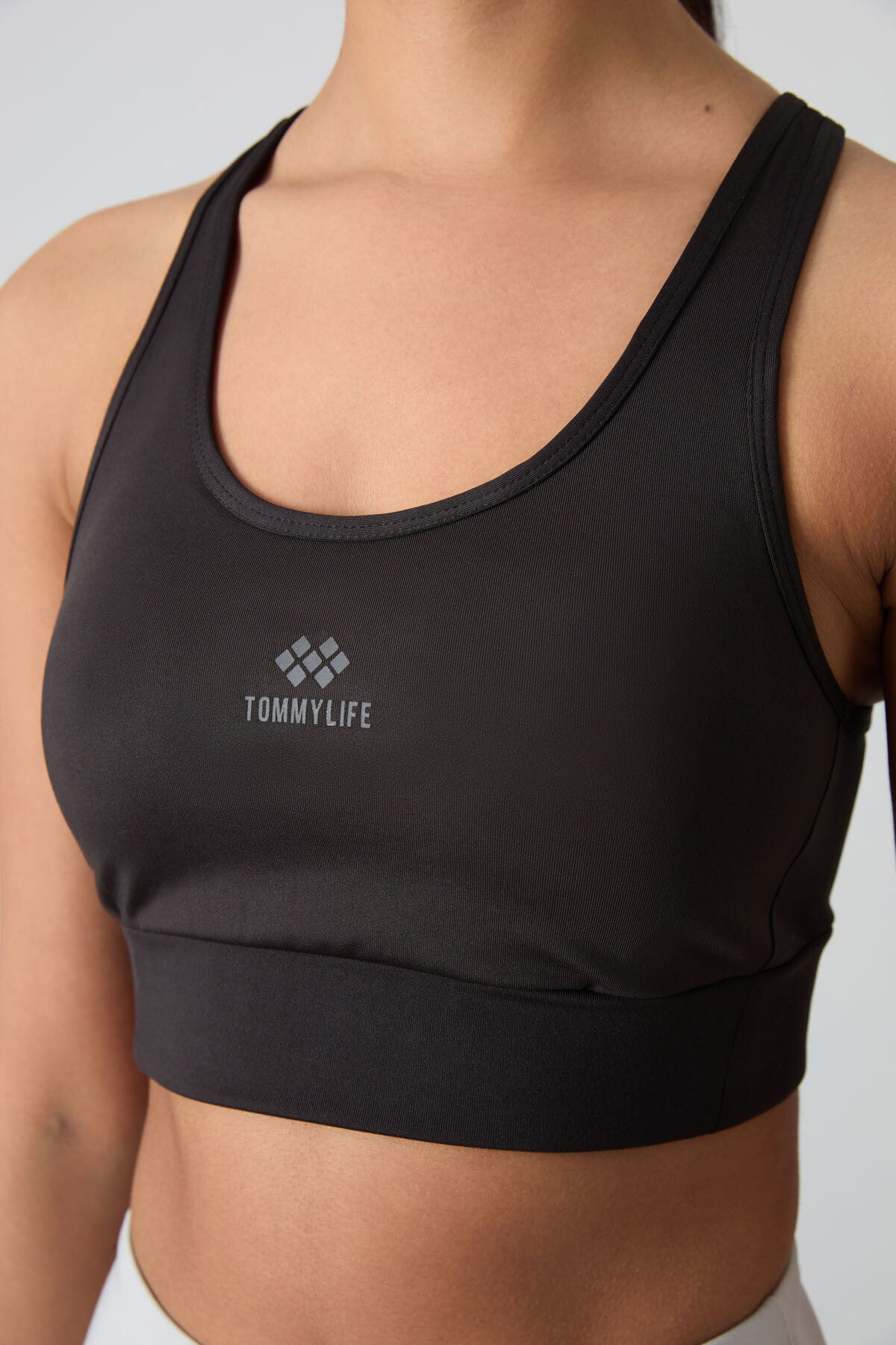 Black Cross Back Detailed Slim Fit U Collar Padded Women's Sports Bra - 97121