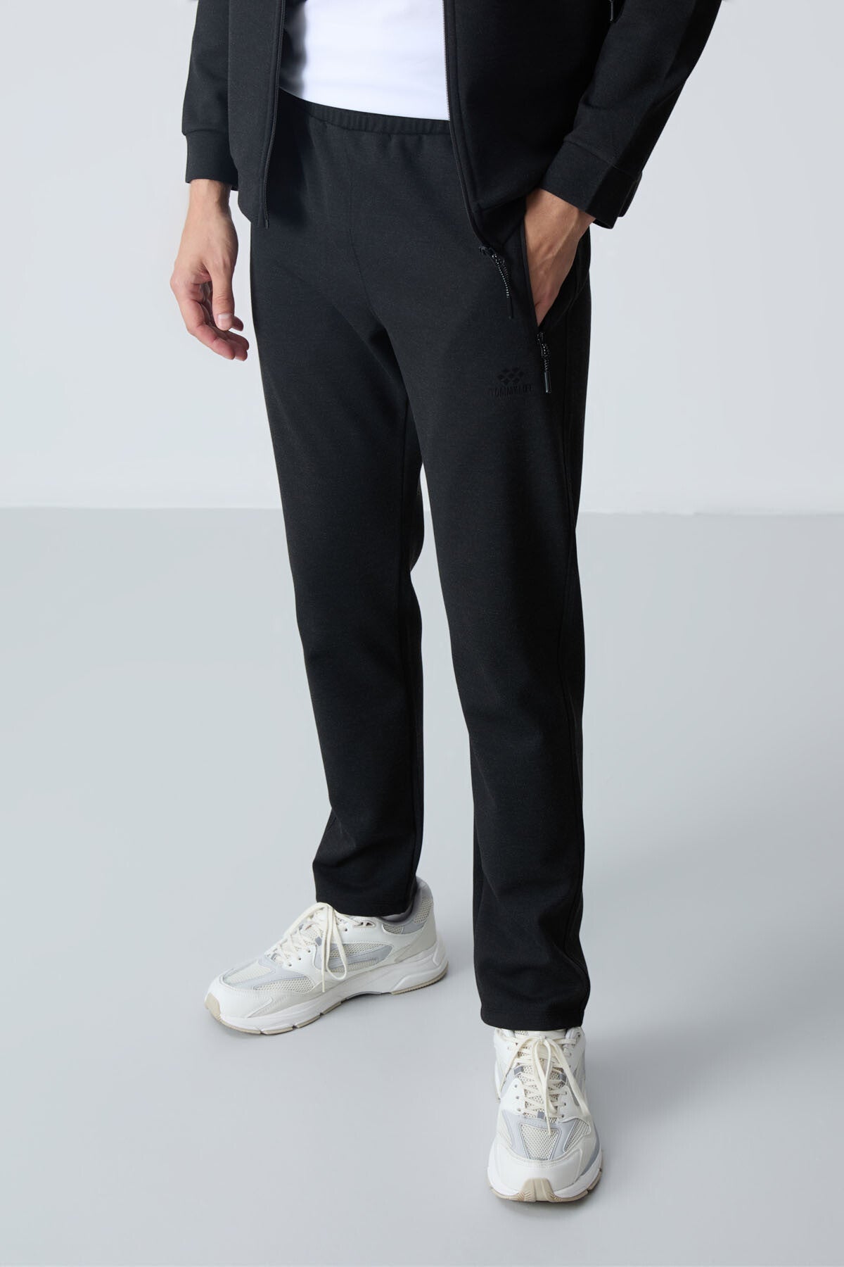 Black Stand-Up Collar Two-Tone Comfortable Fit Classic Hem Men's Tracksuit Set - 85113
