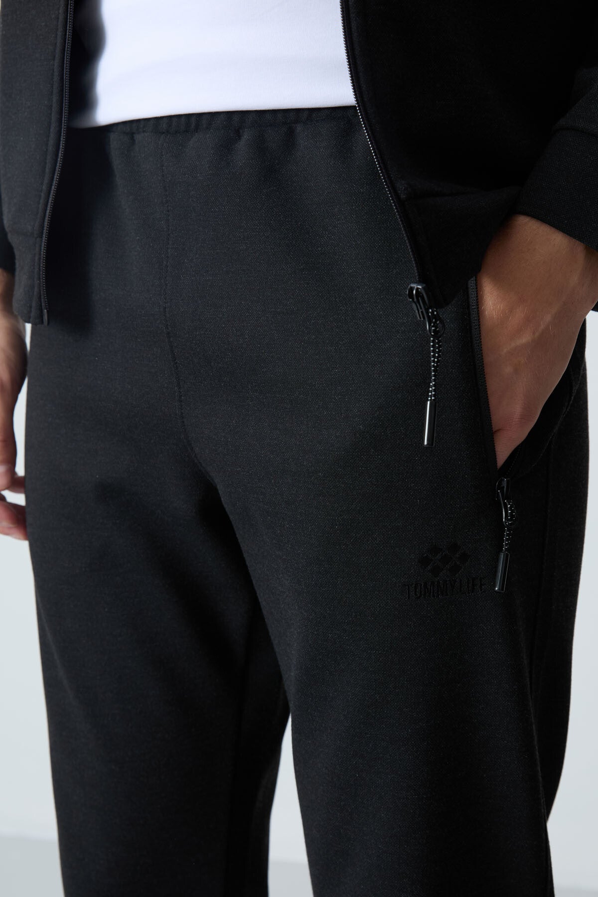 Black Stand-Up Collar Two-Tone Comfortable Fit Classic Hem Men's Tracksuit Set - 85113