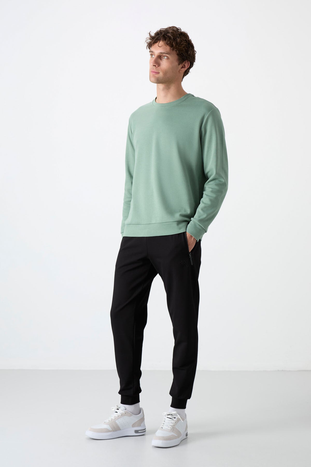 Black Zippered Pocket Standard Fit Jogger Men's Tracksuit Bottom - 84587