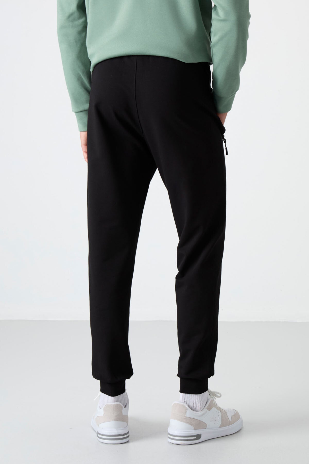 Black Zippered Pocket Standard Fit Jogger Men's Tracksuit Bottom - 84587