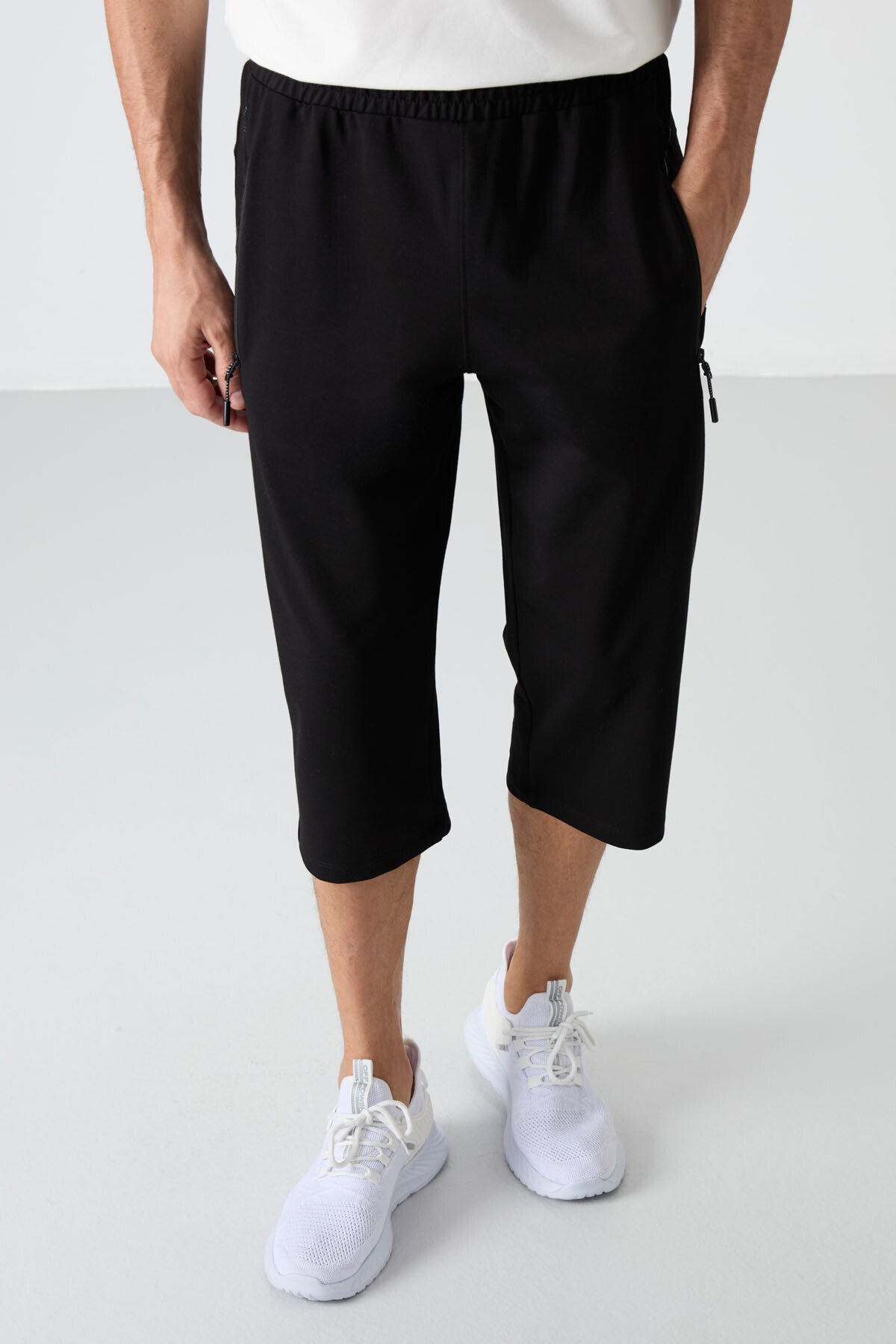 Black Zipper Pocket Standard Fit Classic Hem Men's Capri - 83091